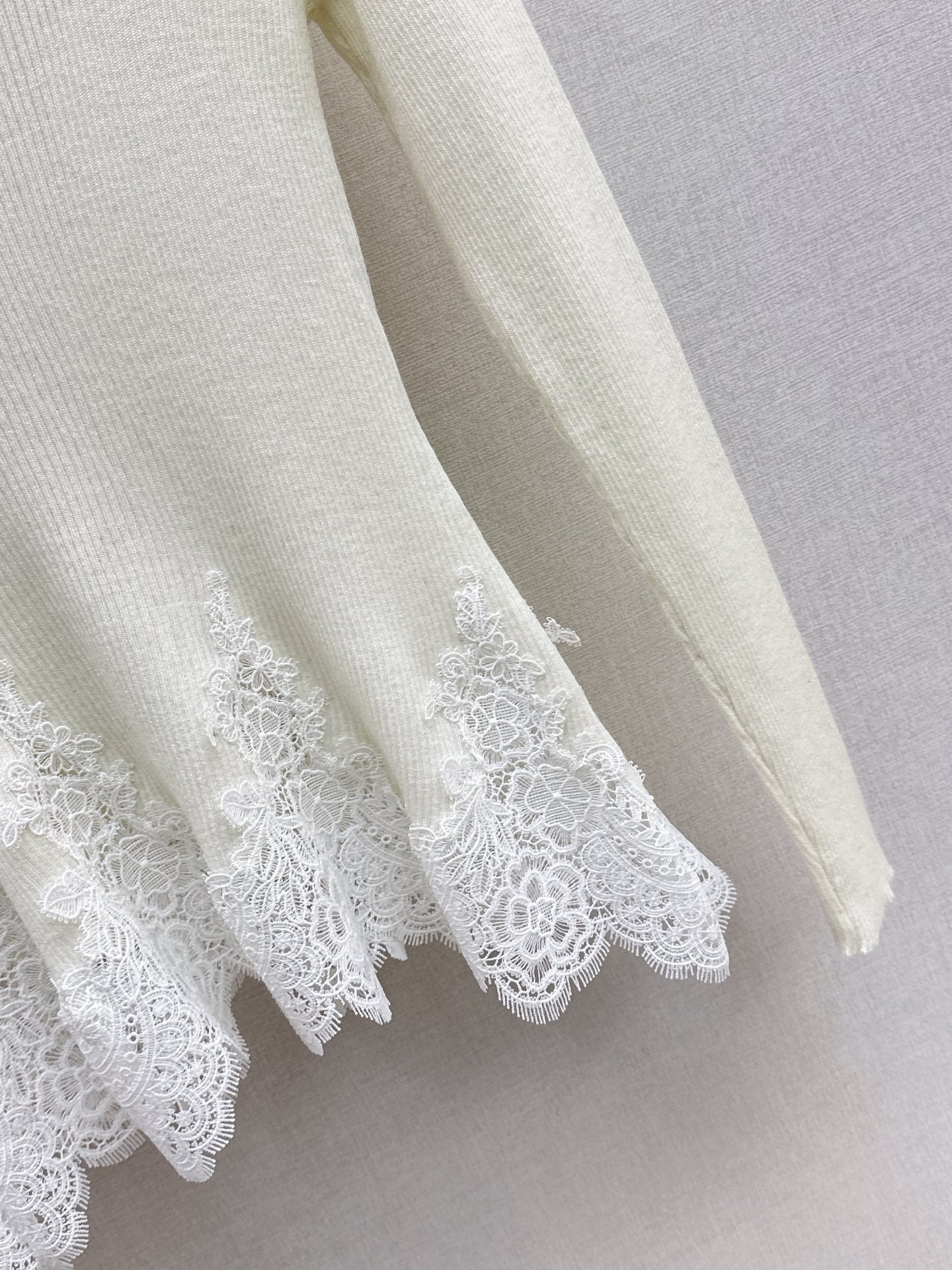 Es 25fw lace base layer