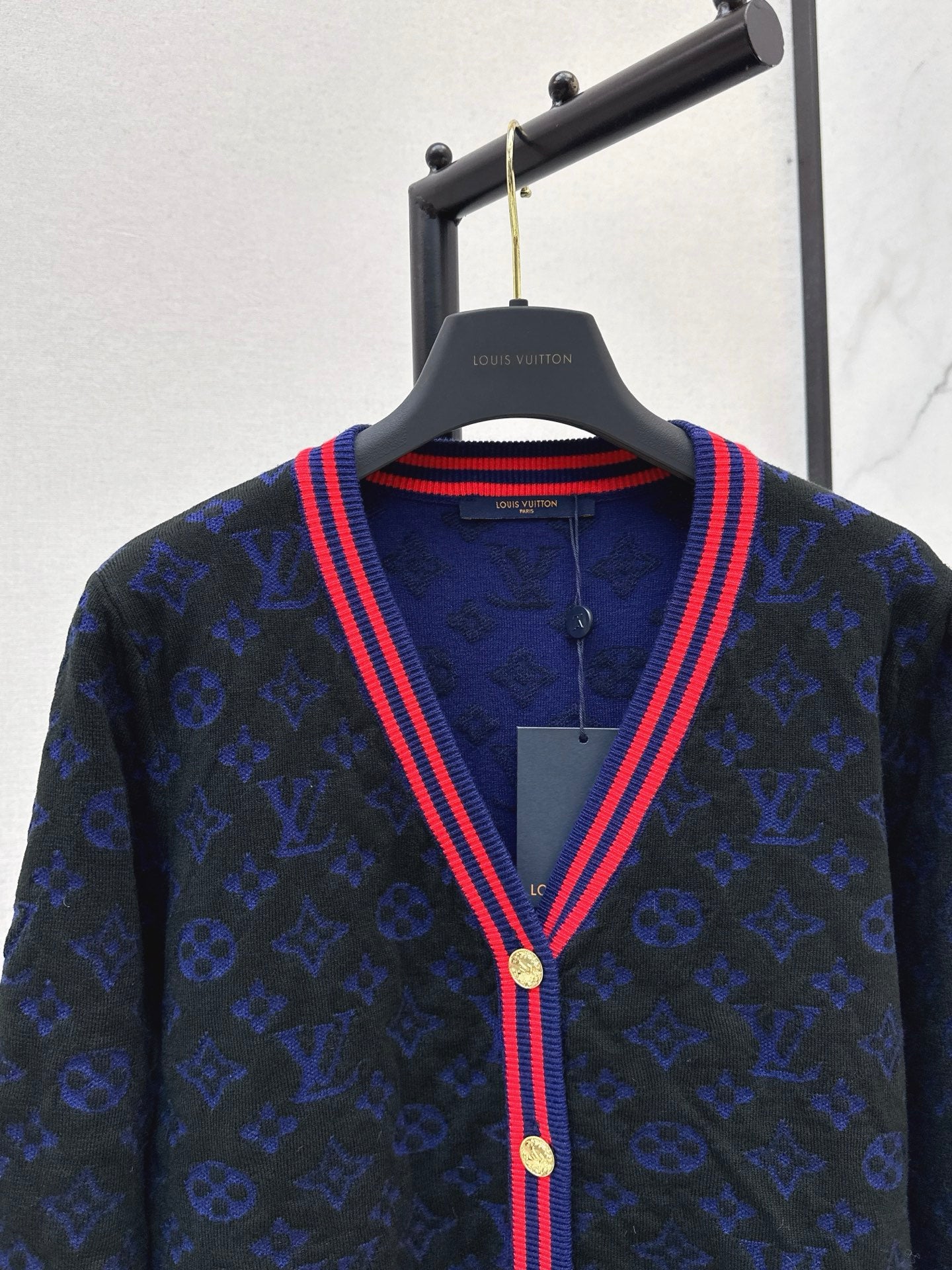 Loui 25fw v-neck cardigan