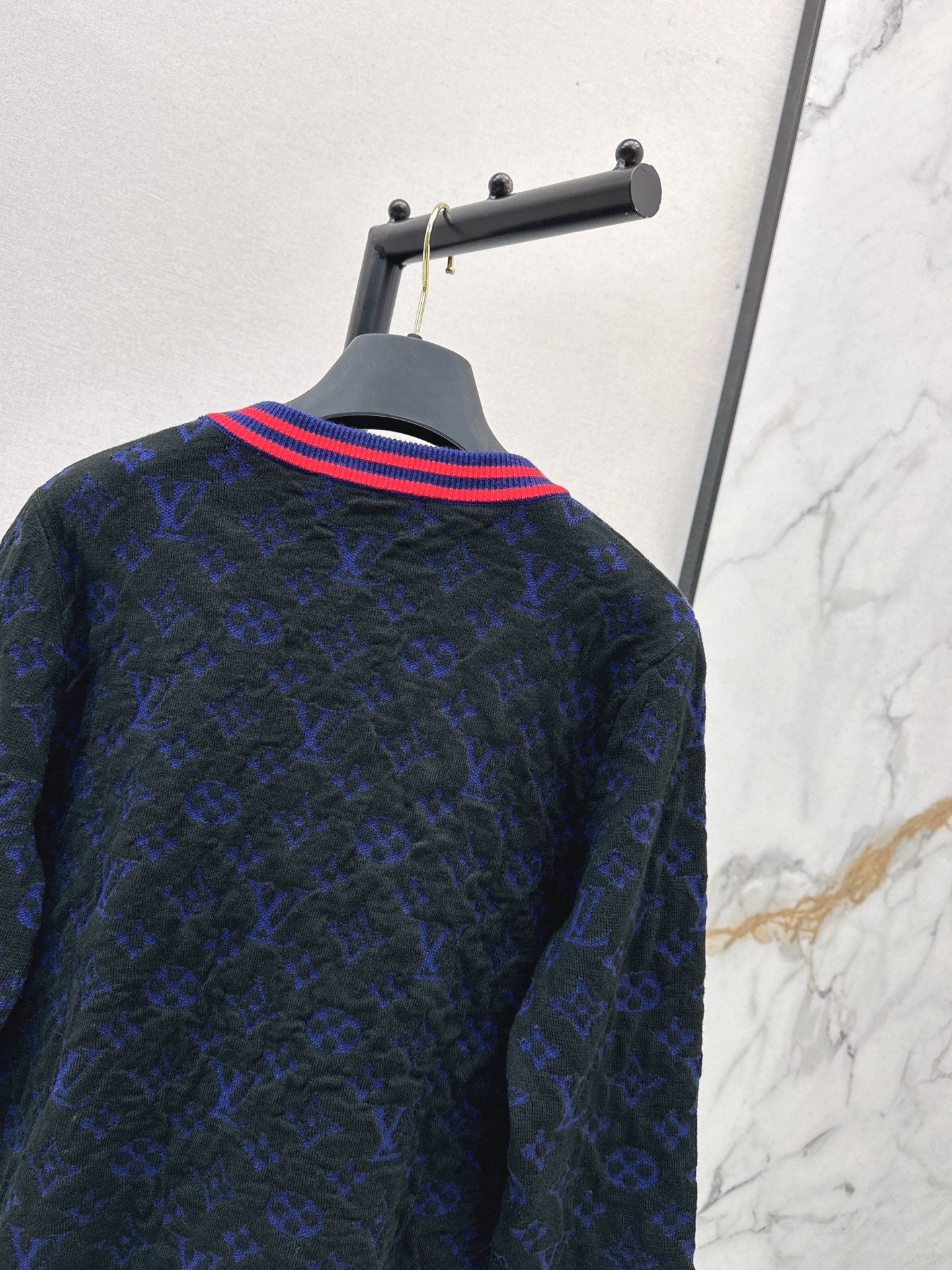 Loui 25fw v-neck cardigan