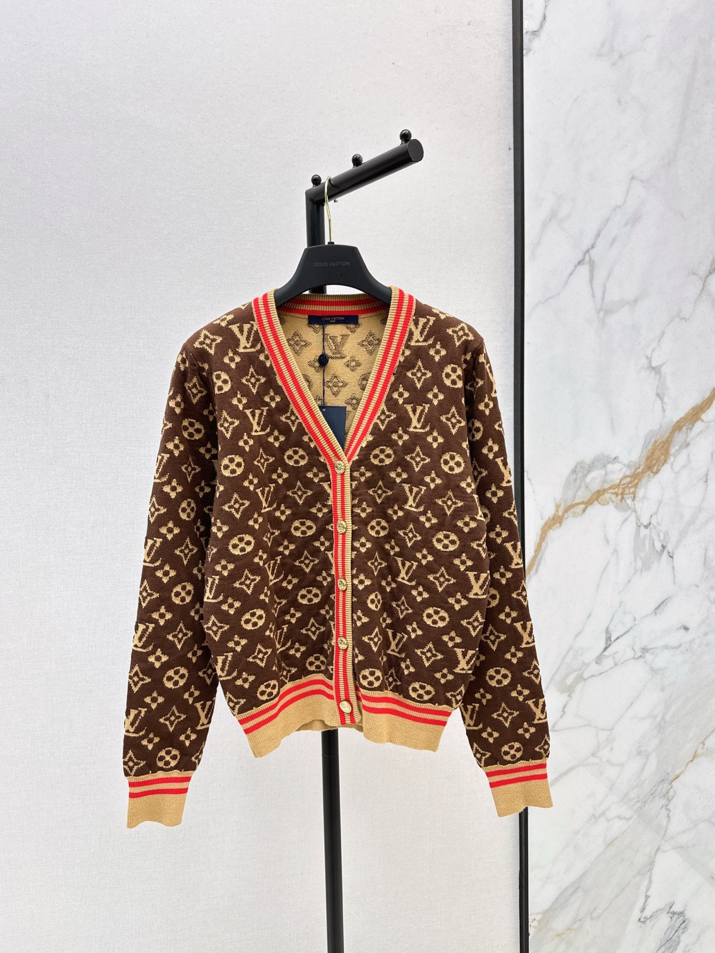 Loui 25fw v-neck cardigan