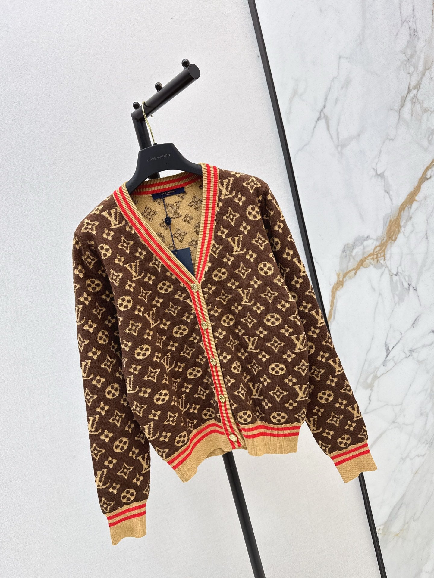 Loui 25fw v-neck cardigan