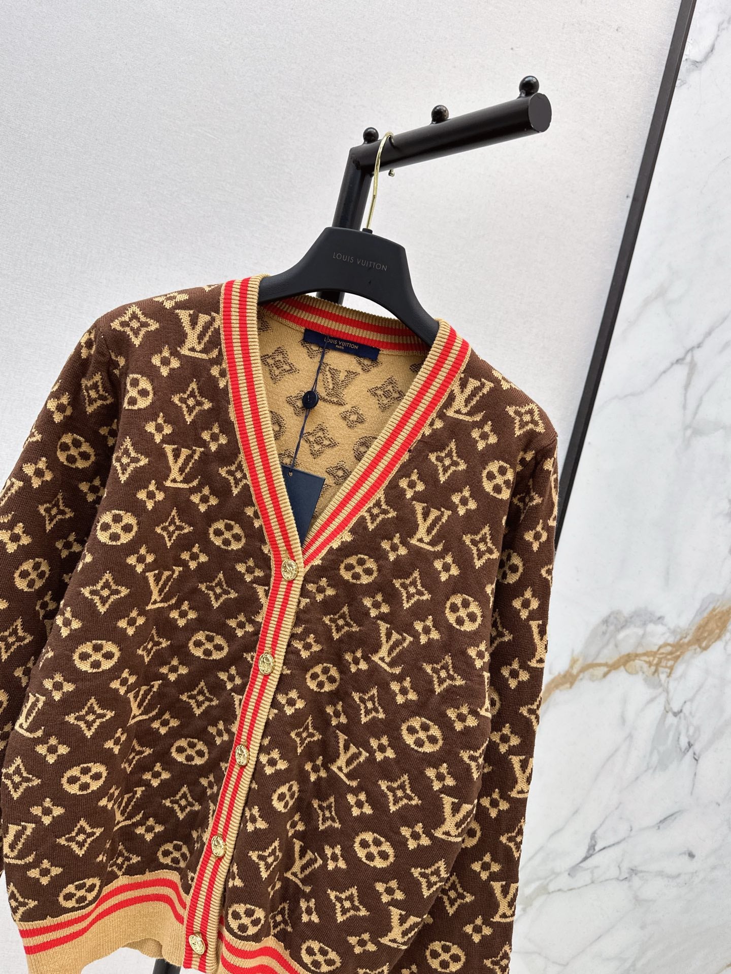 Loui 25fw v-neck cardigan