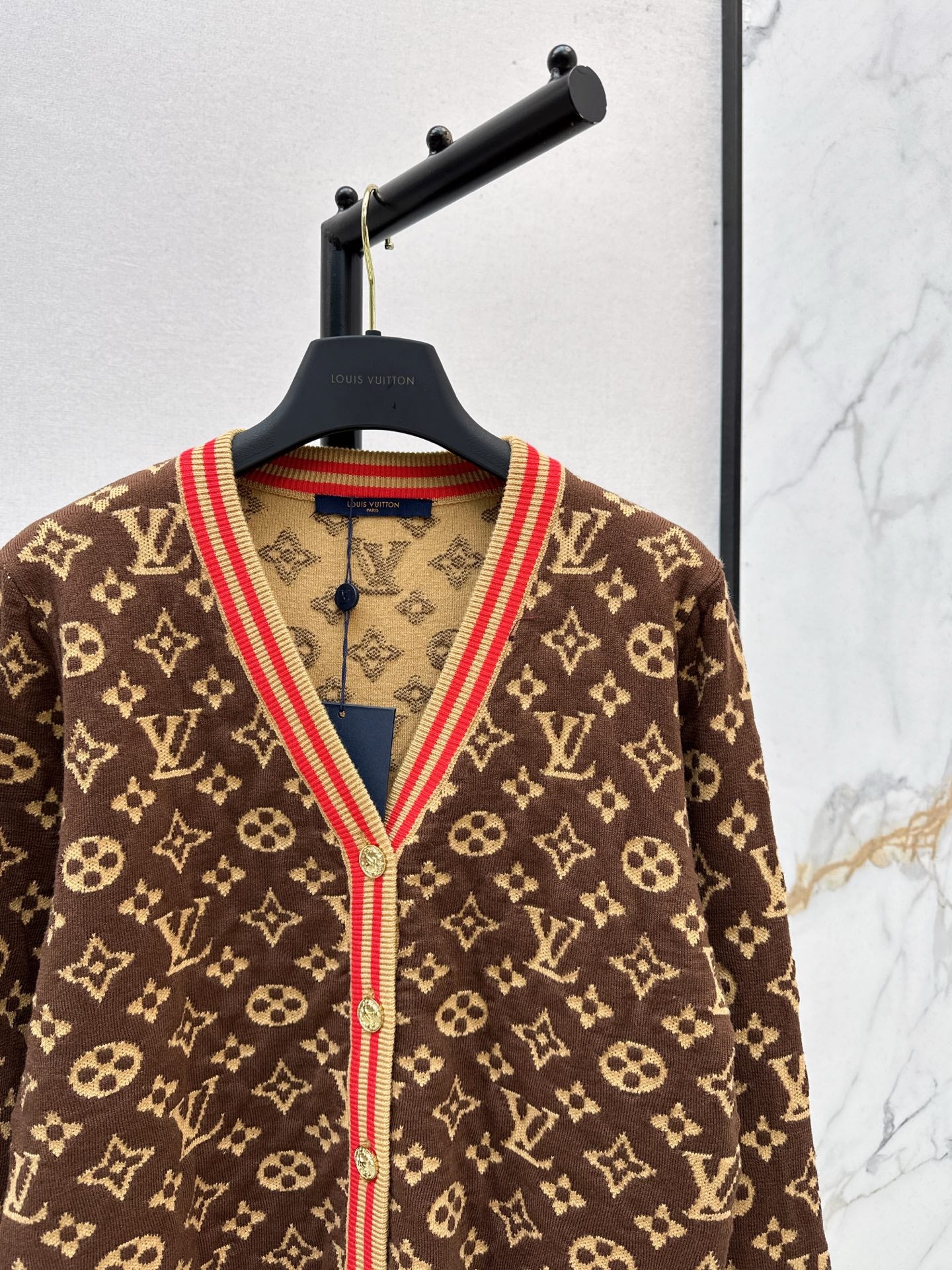 Loui 25fw v-neck cardigan