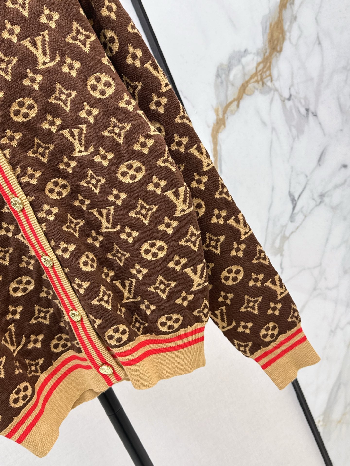 Loui 25fw v-neck cardigan