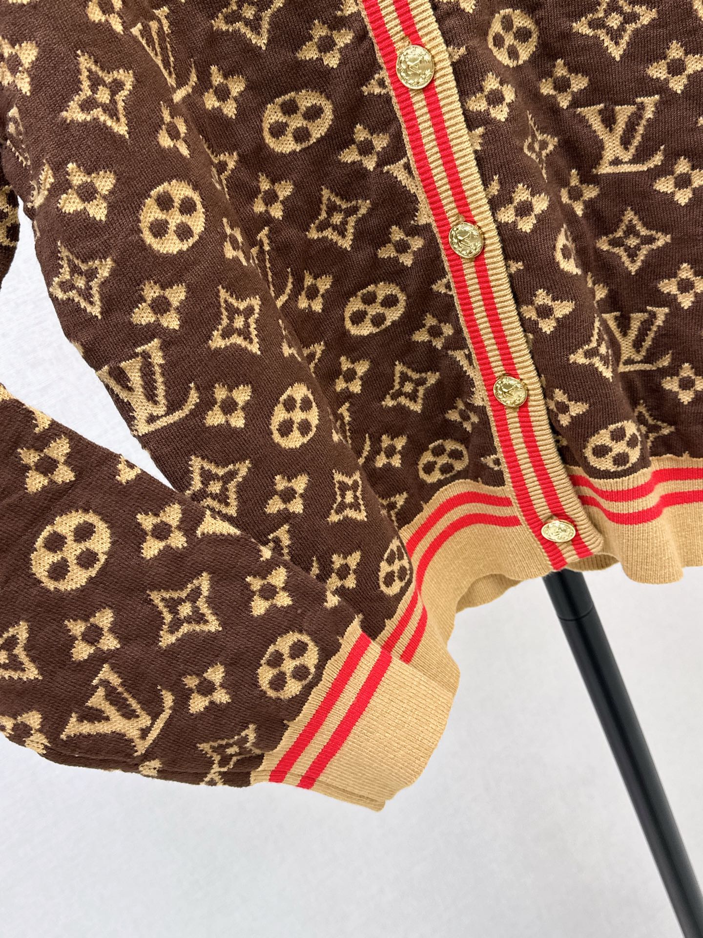 Loui 25fw v-neck cardigan