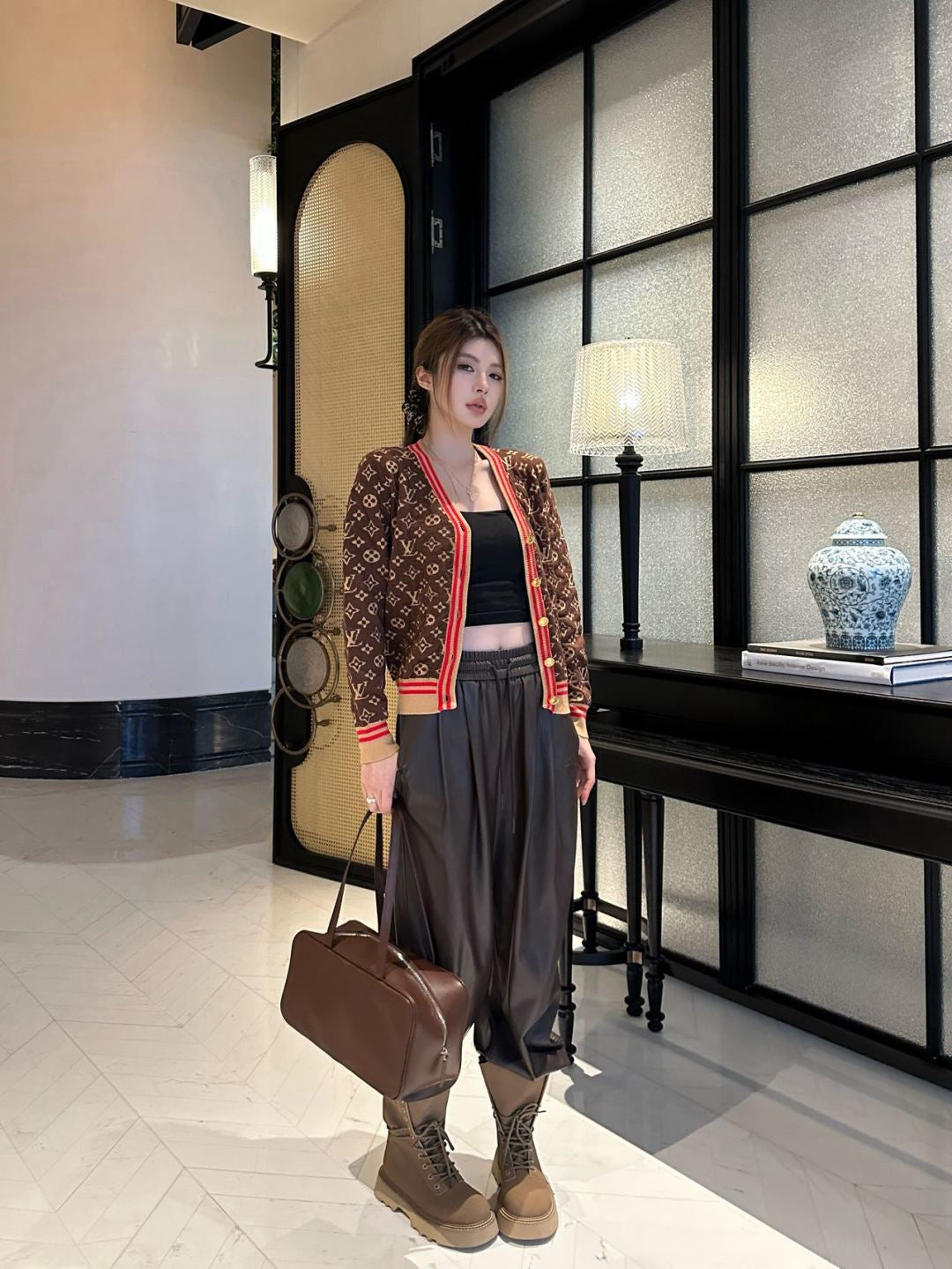 Loui 25fw v-neck cardigan