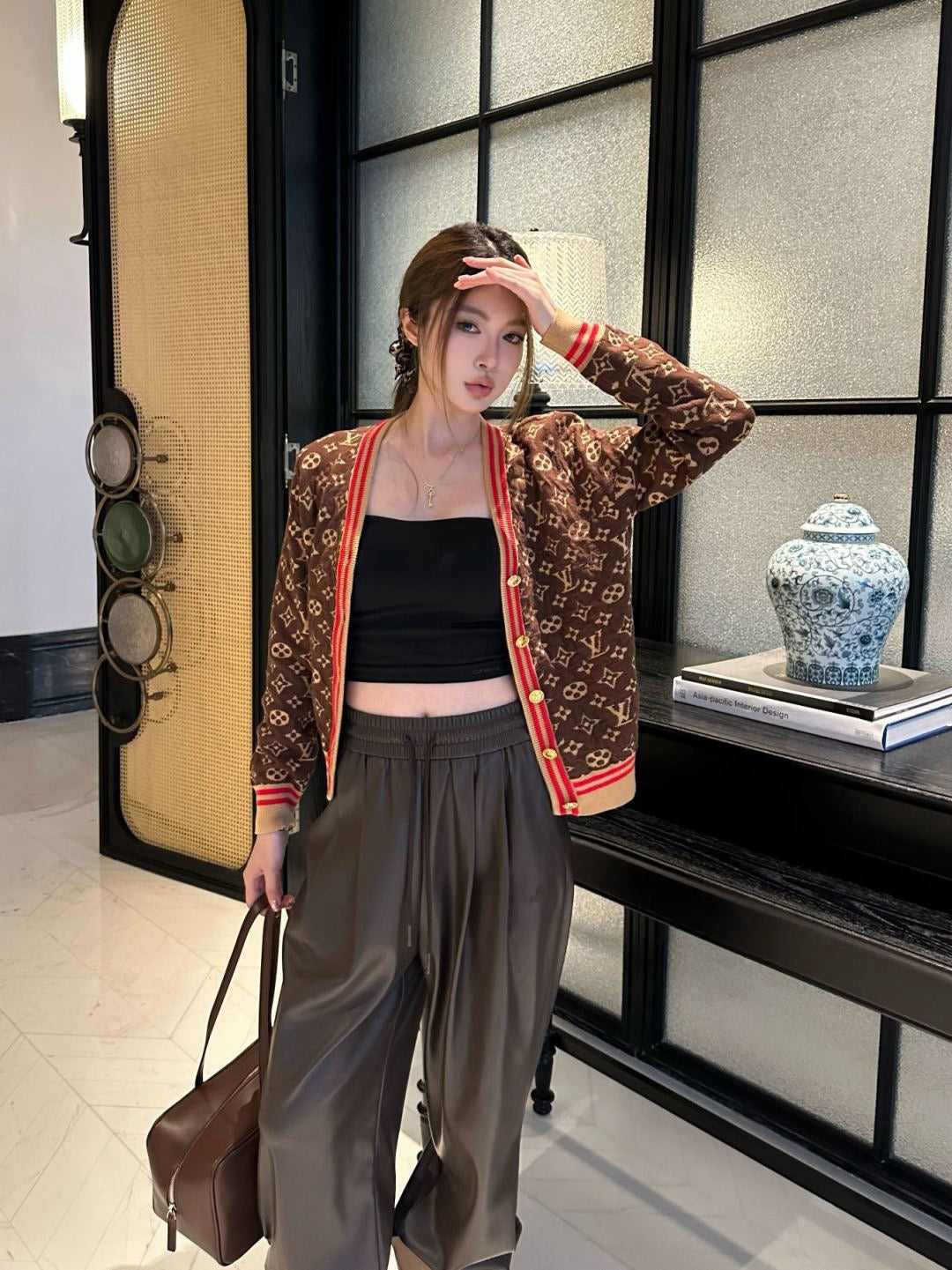 Loui 25fw v-neck cardigan