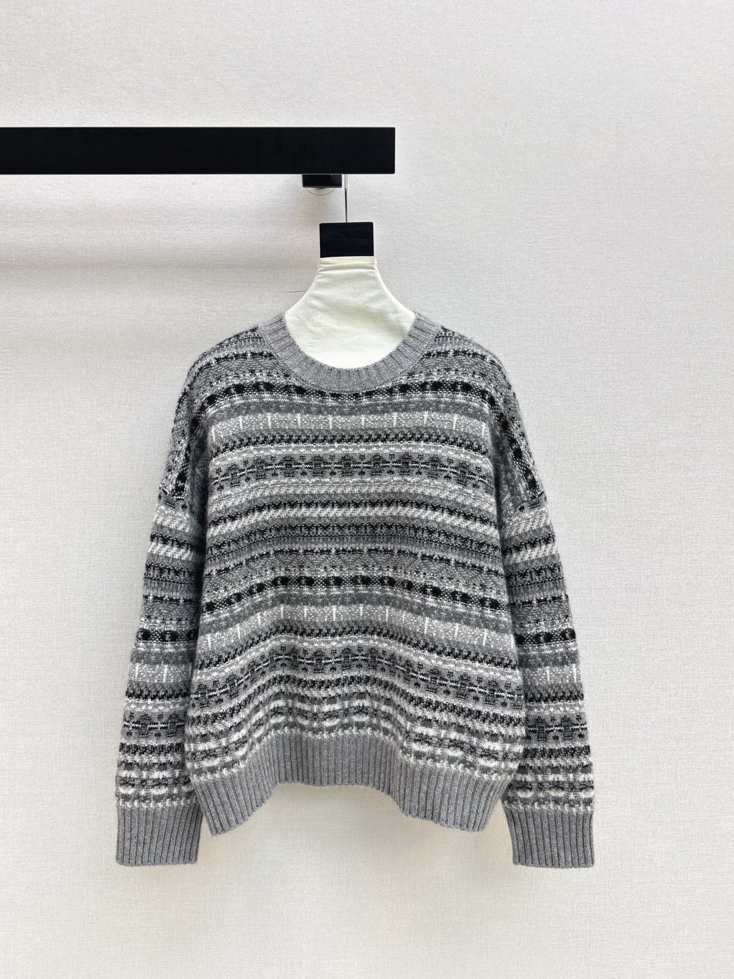 Loro 25fw knitted sweater