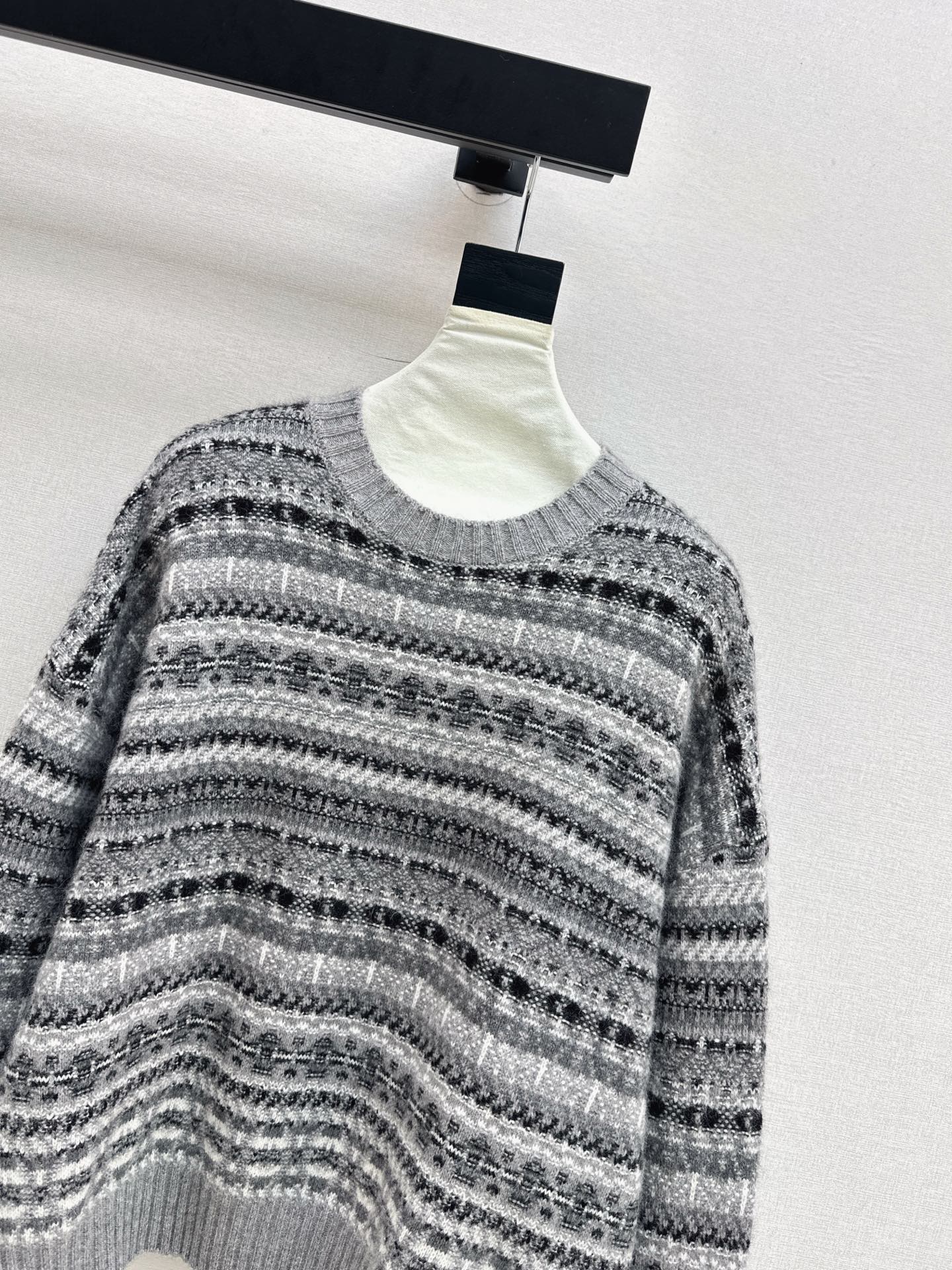 Loro 25fw knitted sweater