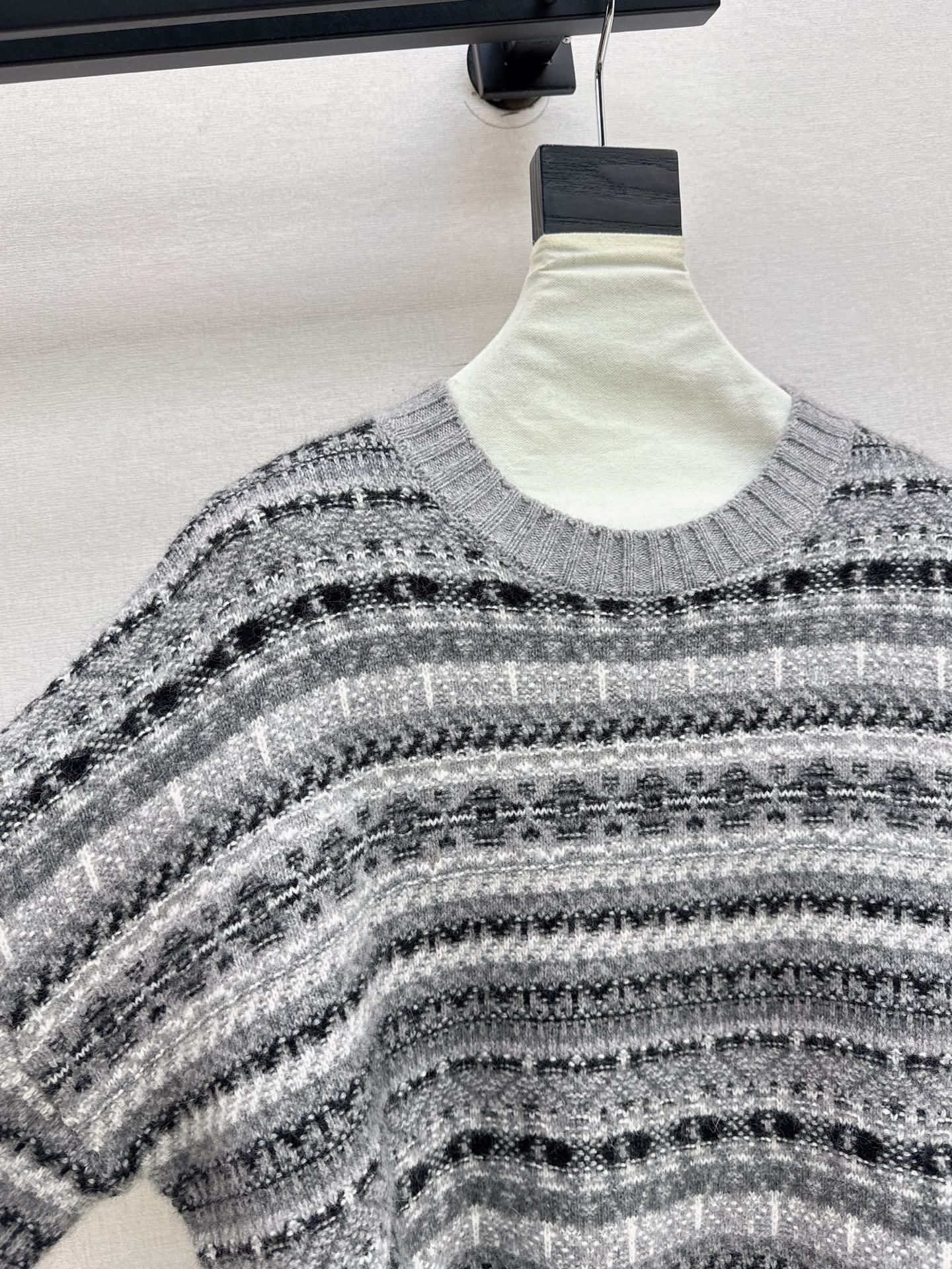 Loro 25fw knitted sweater