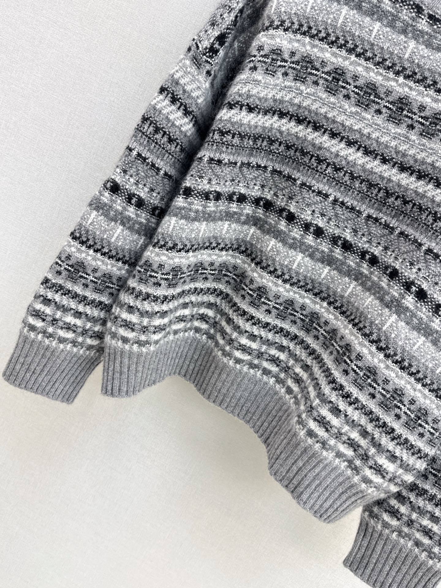 Loro 25fw knitted sweater