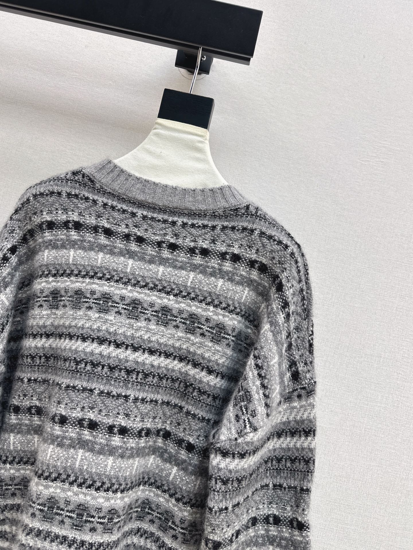 Loro 25fw knitted sweater