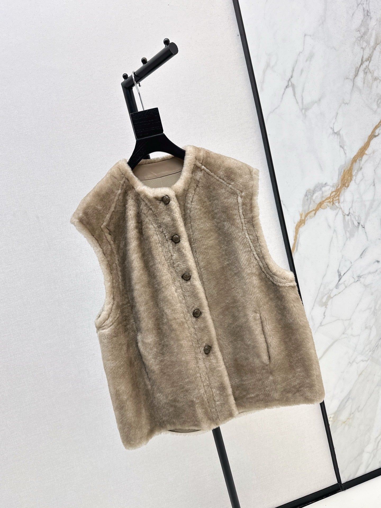 Loro 25fw fur leather vest