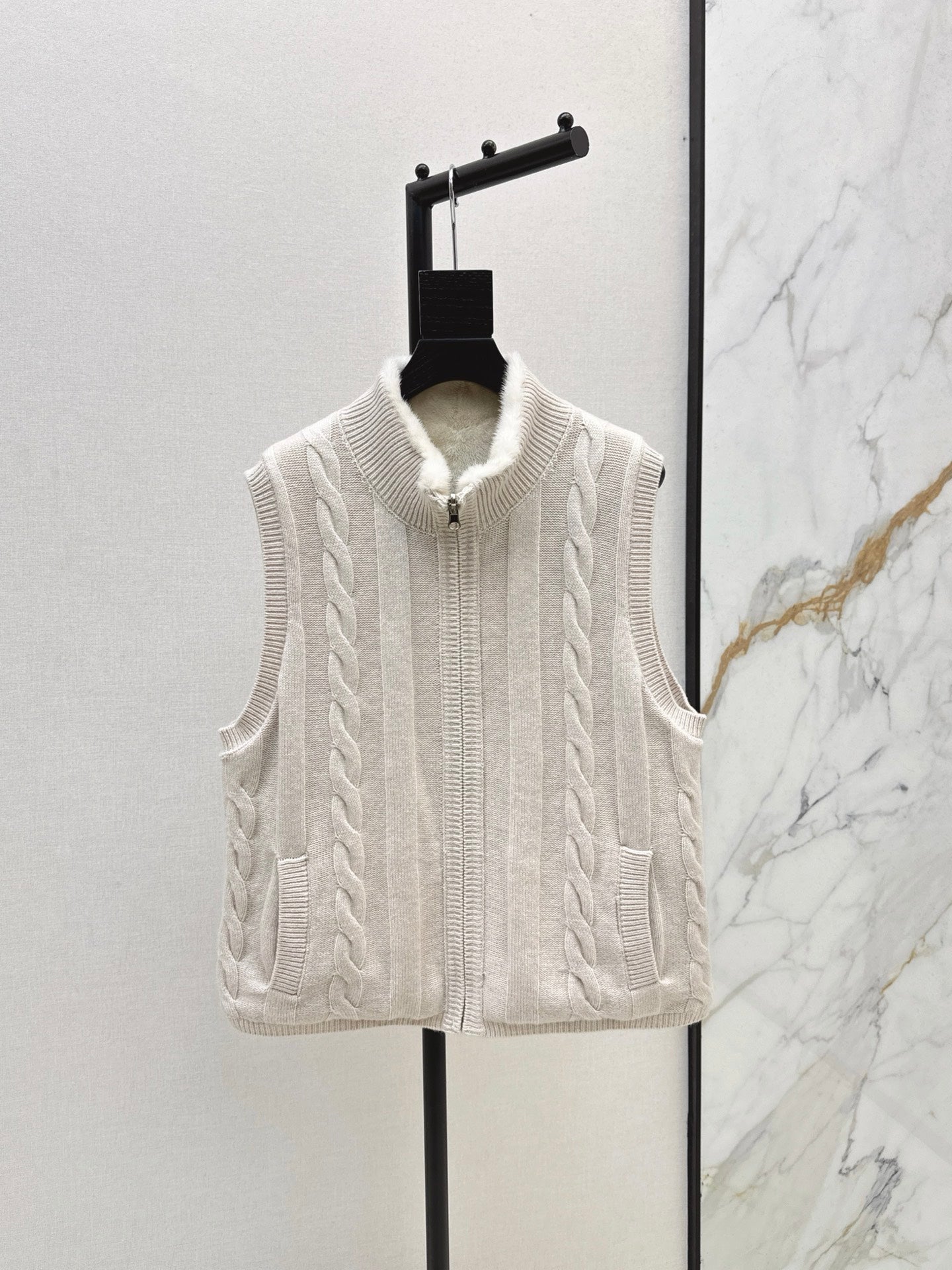 Loro 25fw reversible vest