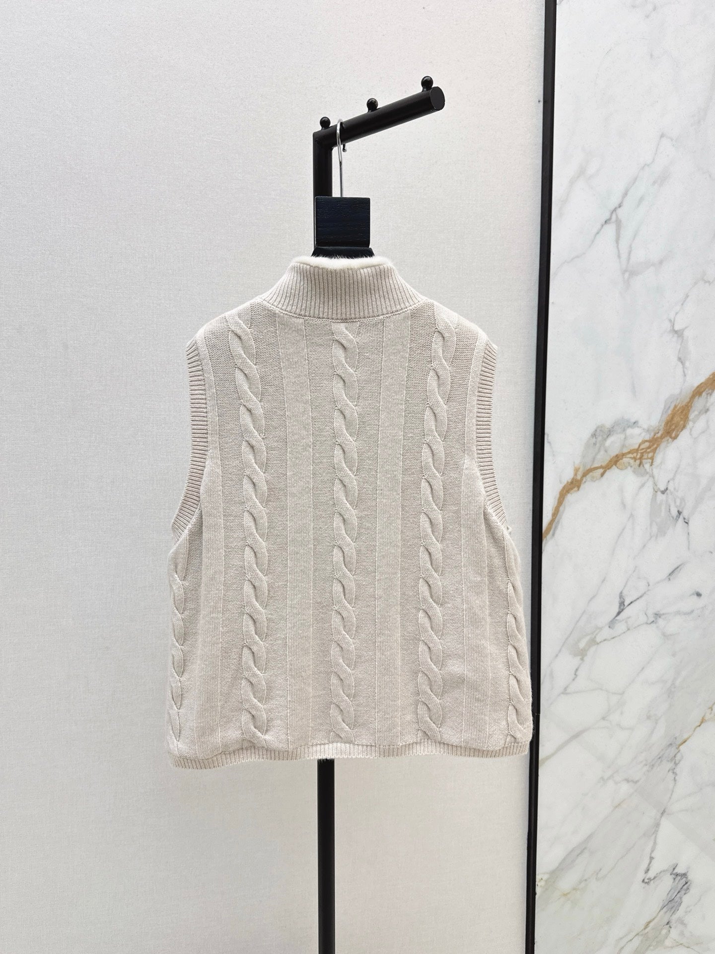 Loro 25fw reversible vest