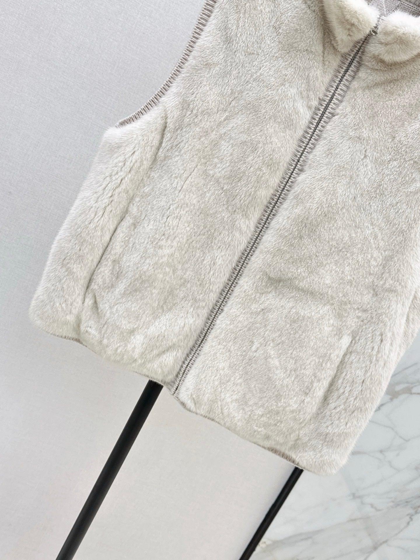 Loro 25fw reversible vest