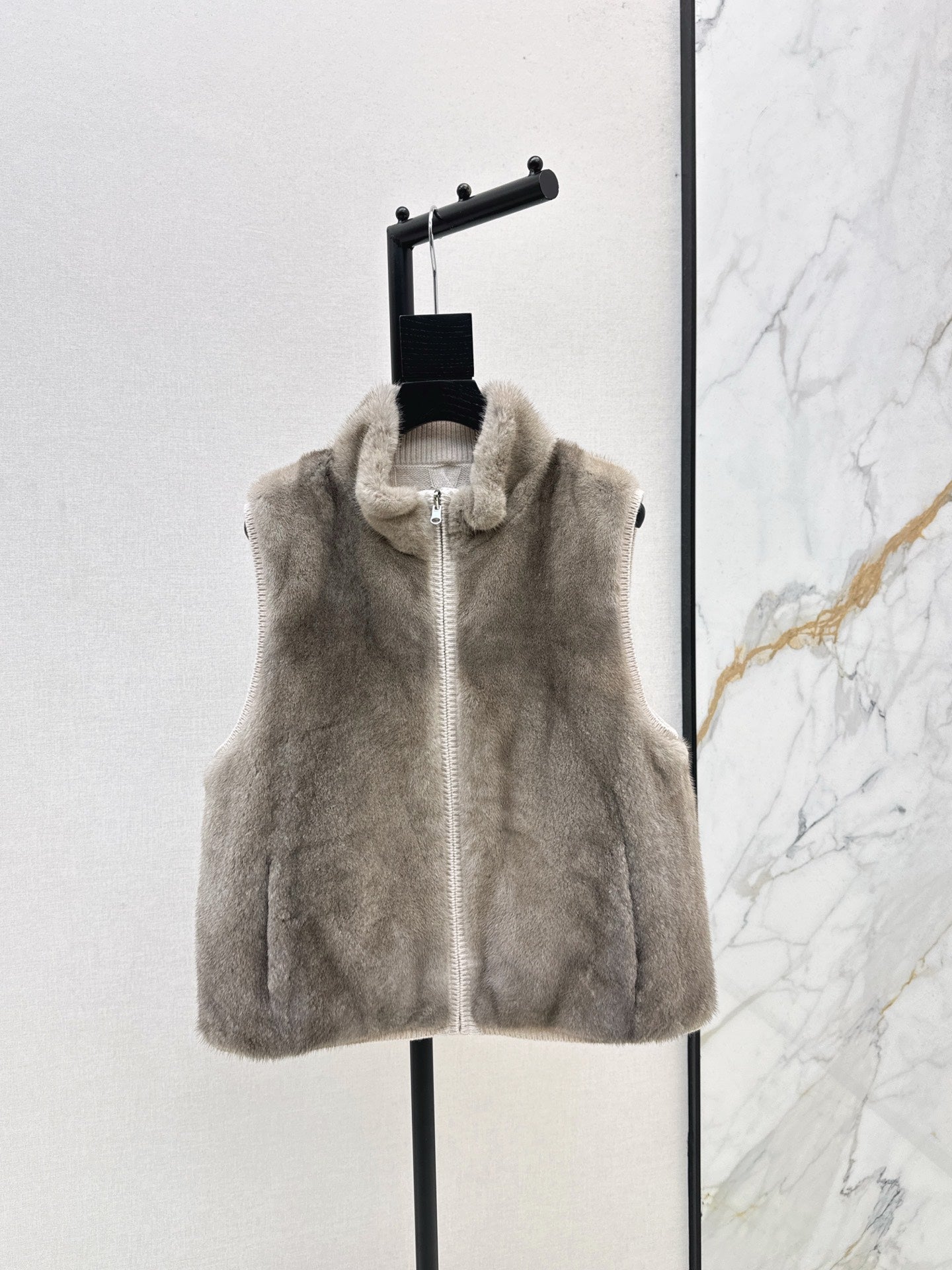 Loro 25fw reversible vest