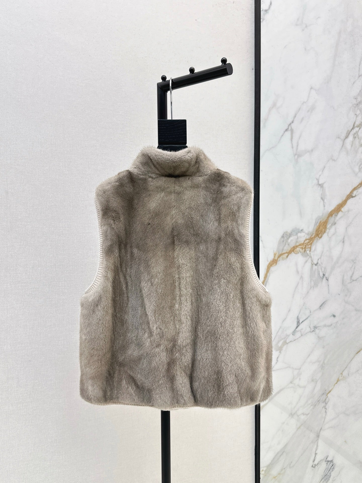 Loro 25fw reversible vest