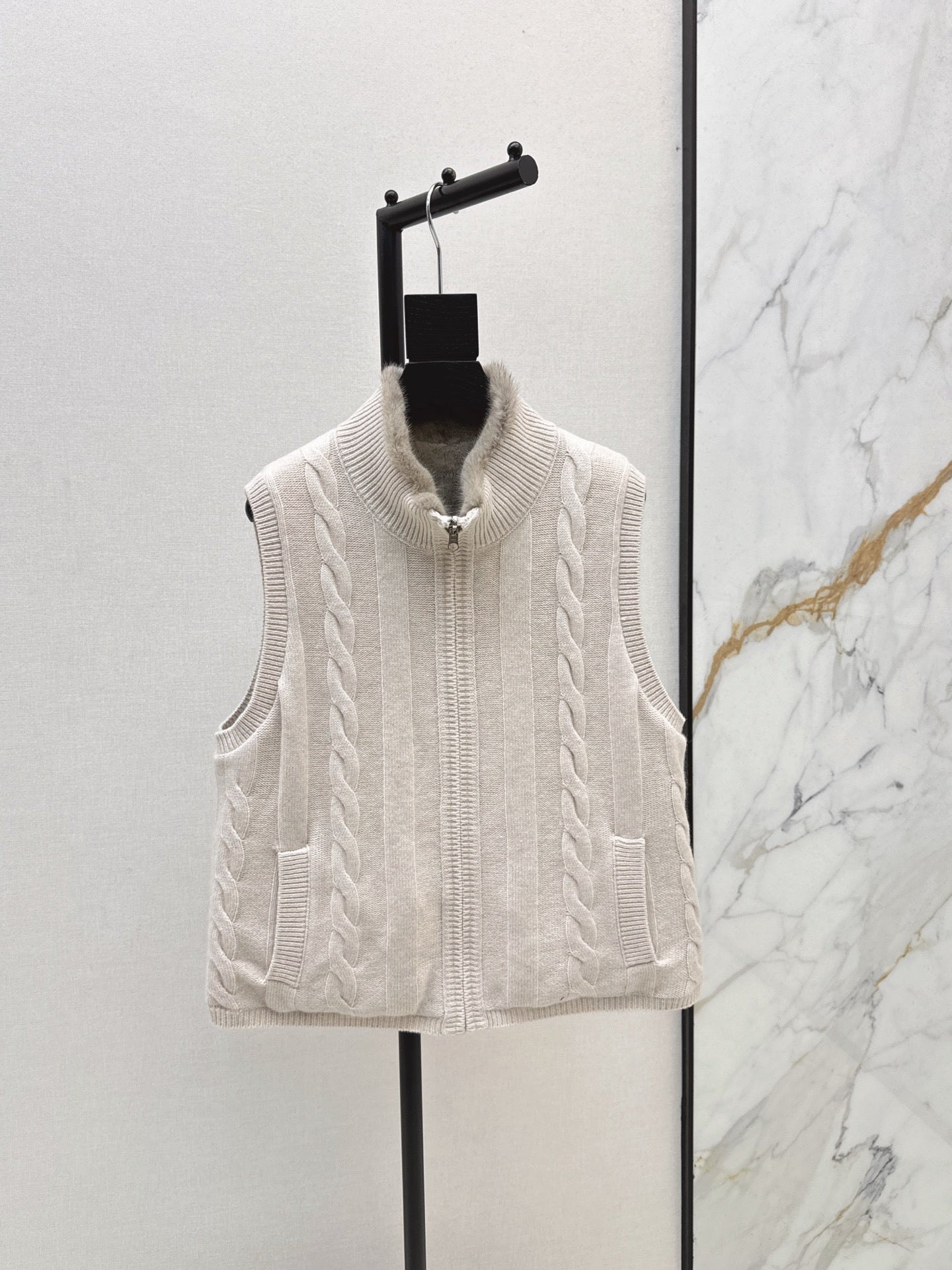 Loro 25fw reversible vest