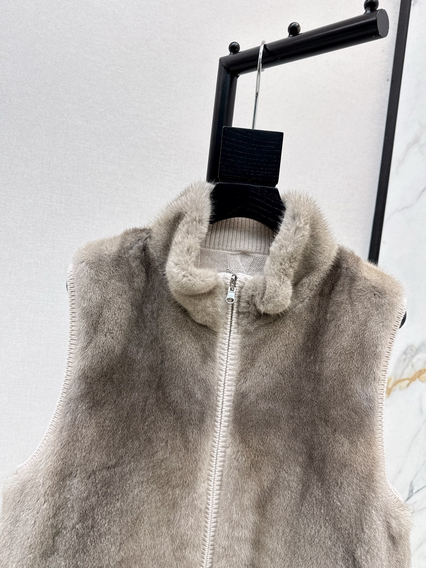 Loro 25fw reversible vest