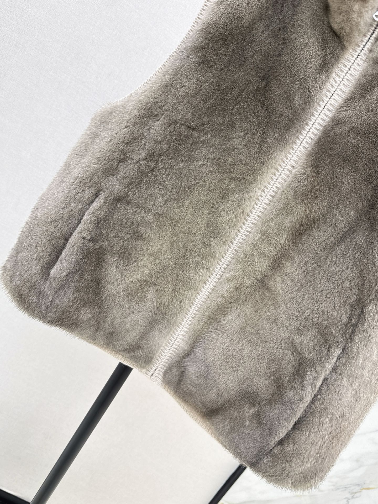 Loro 25fw reversible vest