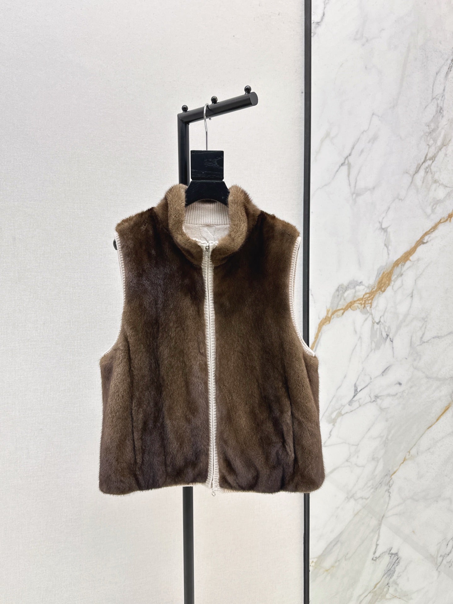 Loro 25fw reversible vest