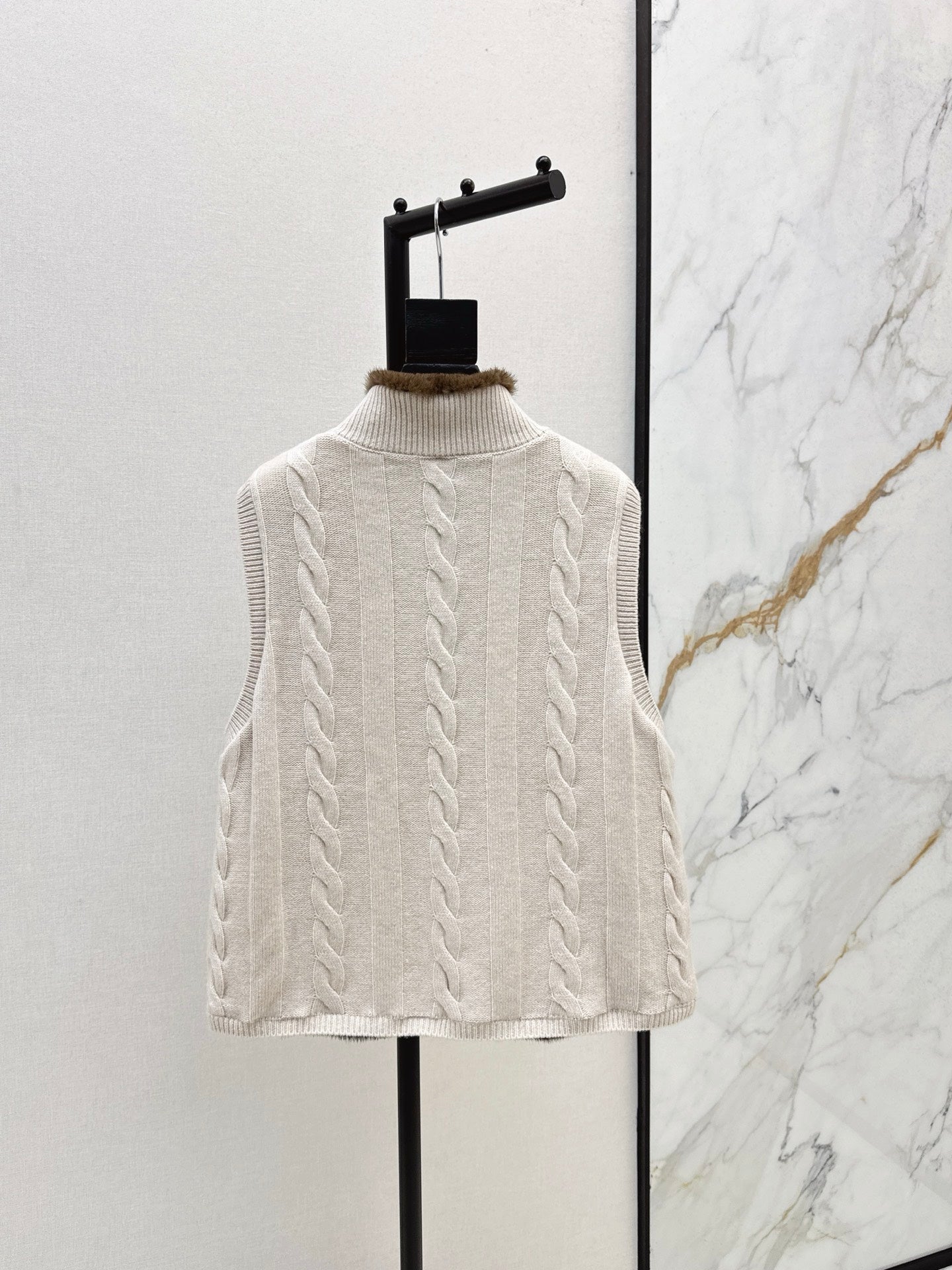 Loro 25fw reversible vest