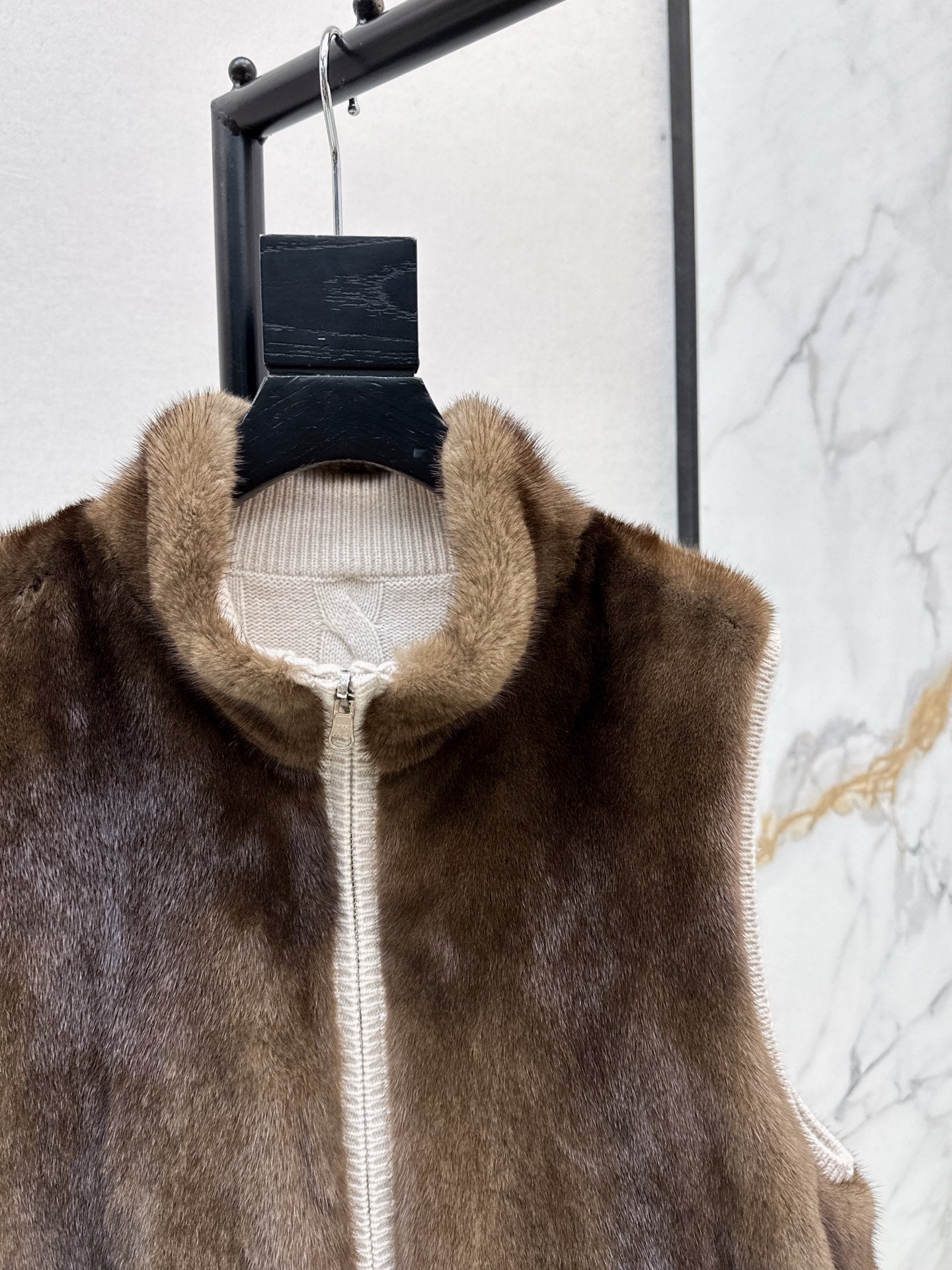 Loro 25fw reversible vest