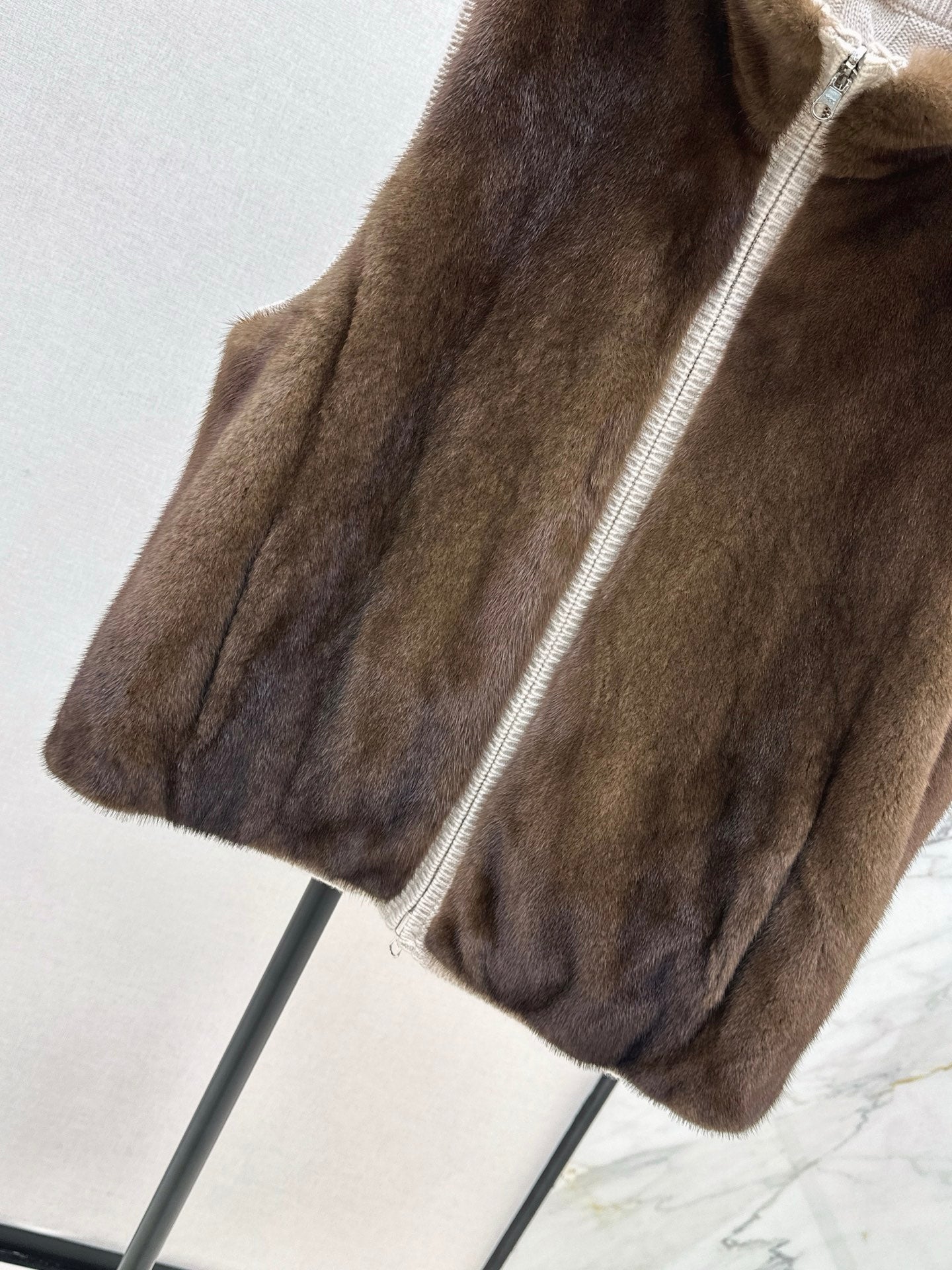 Loro 25fw reversible vest