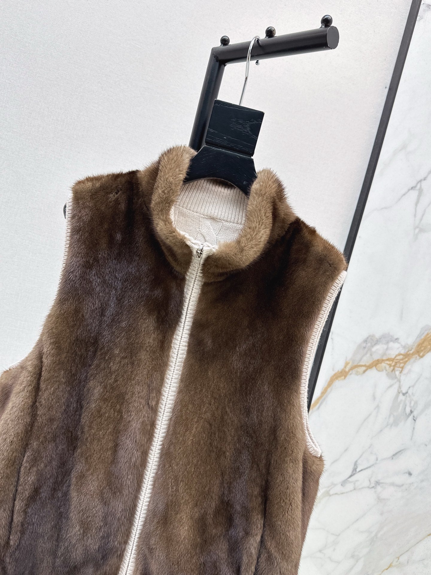 Loro 25fw reversible vest