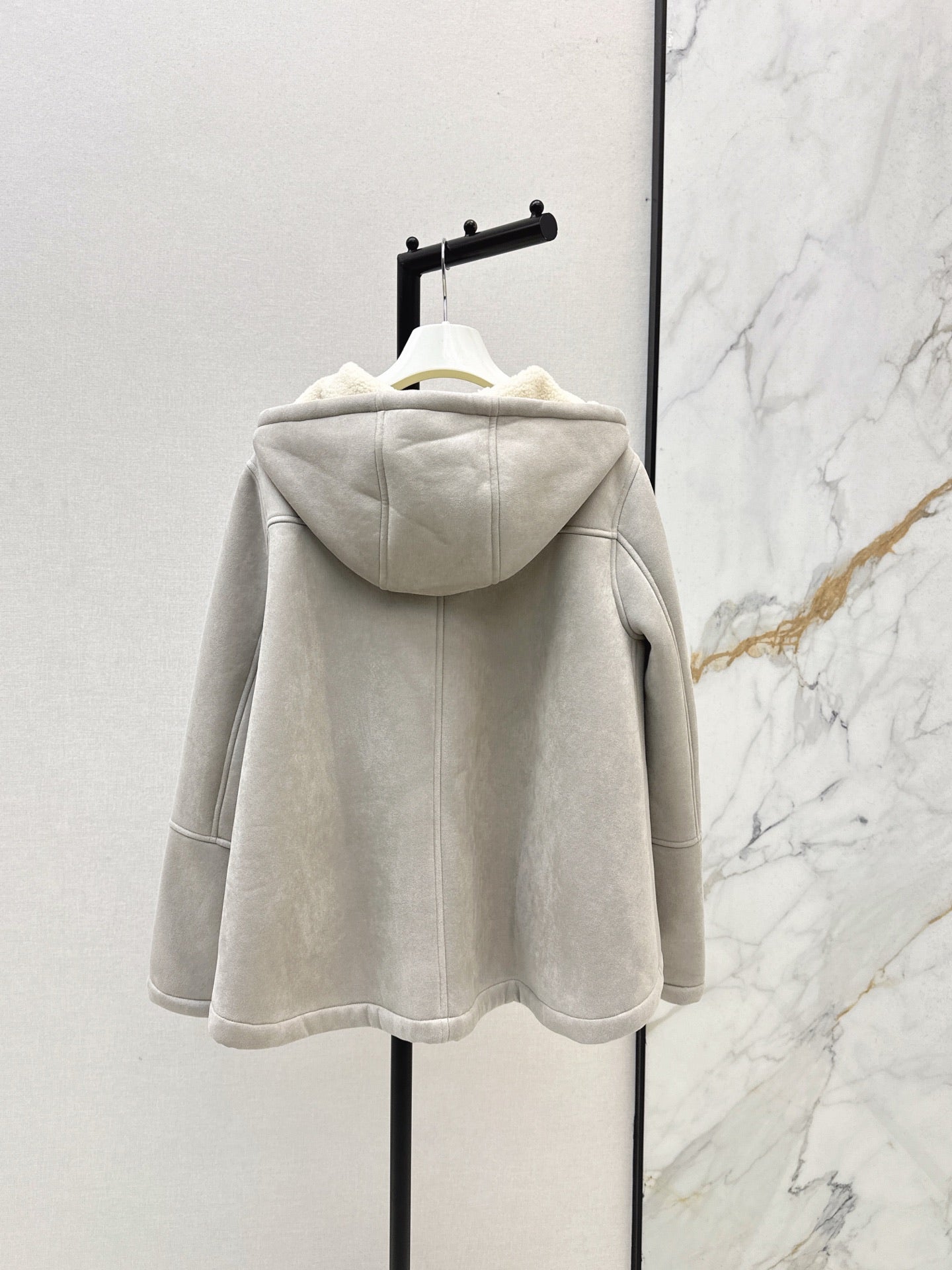 Loe 25fw hooded jacket