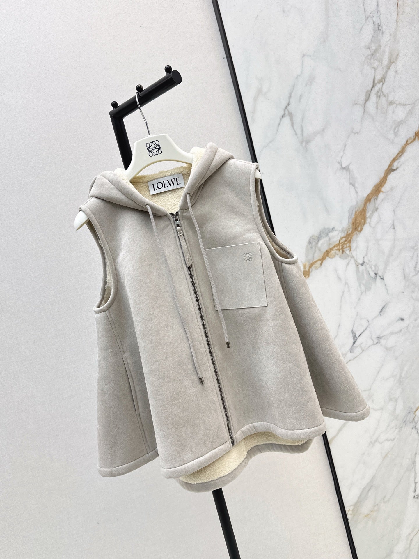 Loe 25fw hooded vest