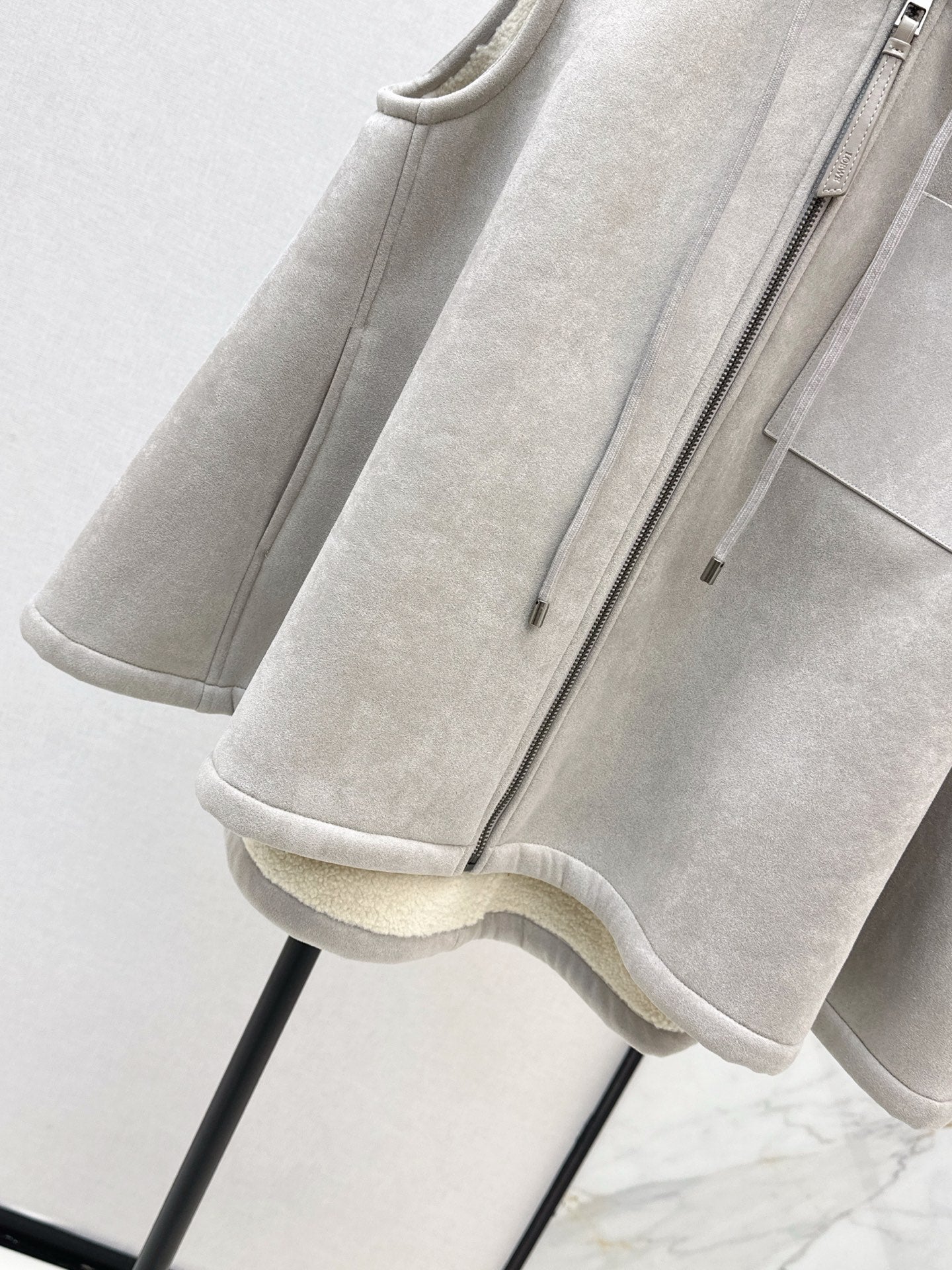 Loe 25fw hooded vest