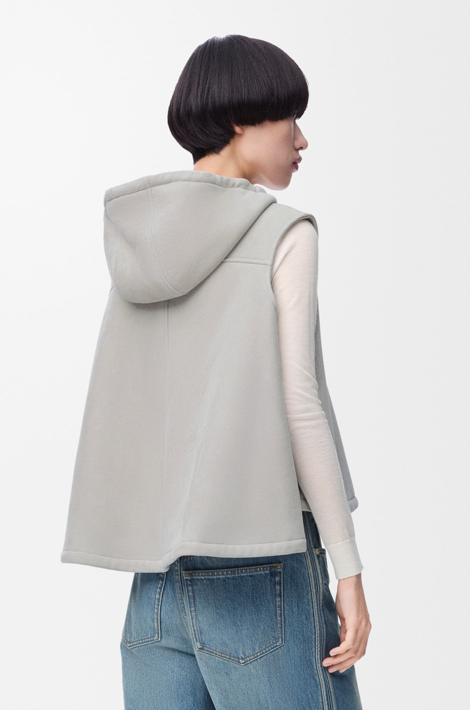 Loe 25fw hooded vest