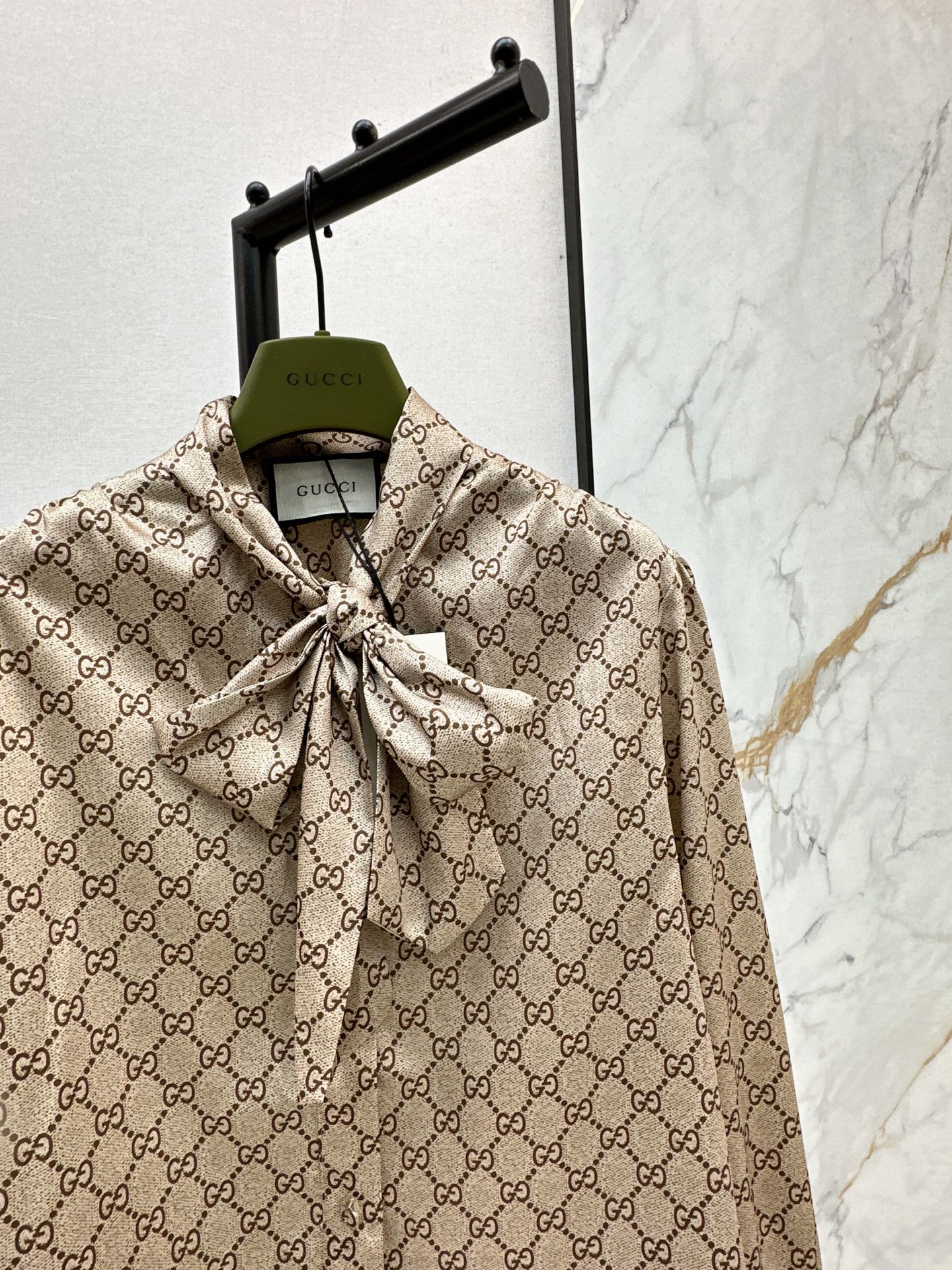 Guc 25fw ribbon shirt