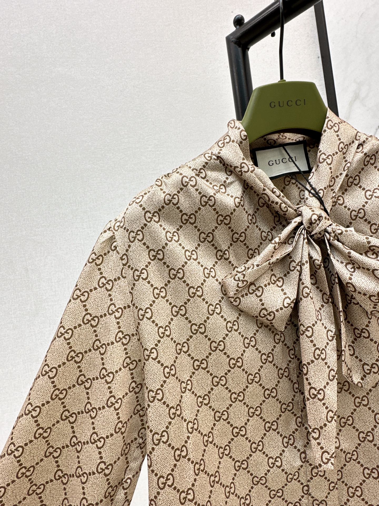 Guc 25fw ribbon shirt