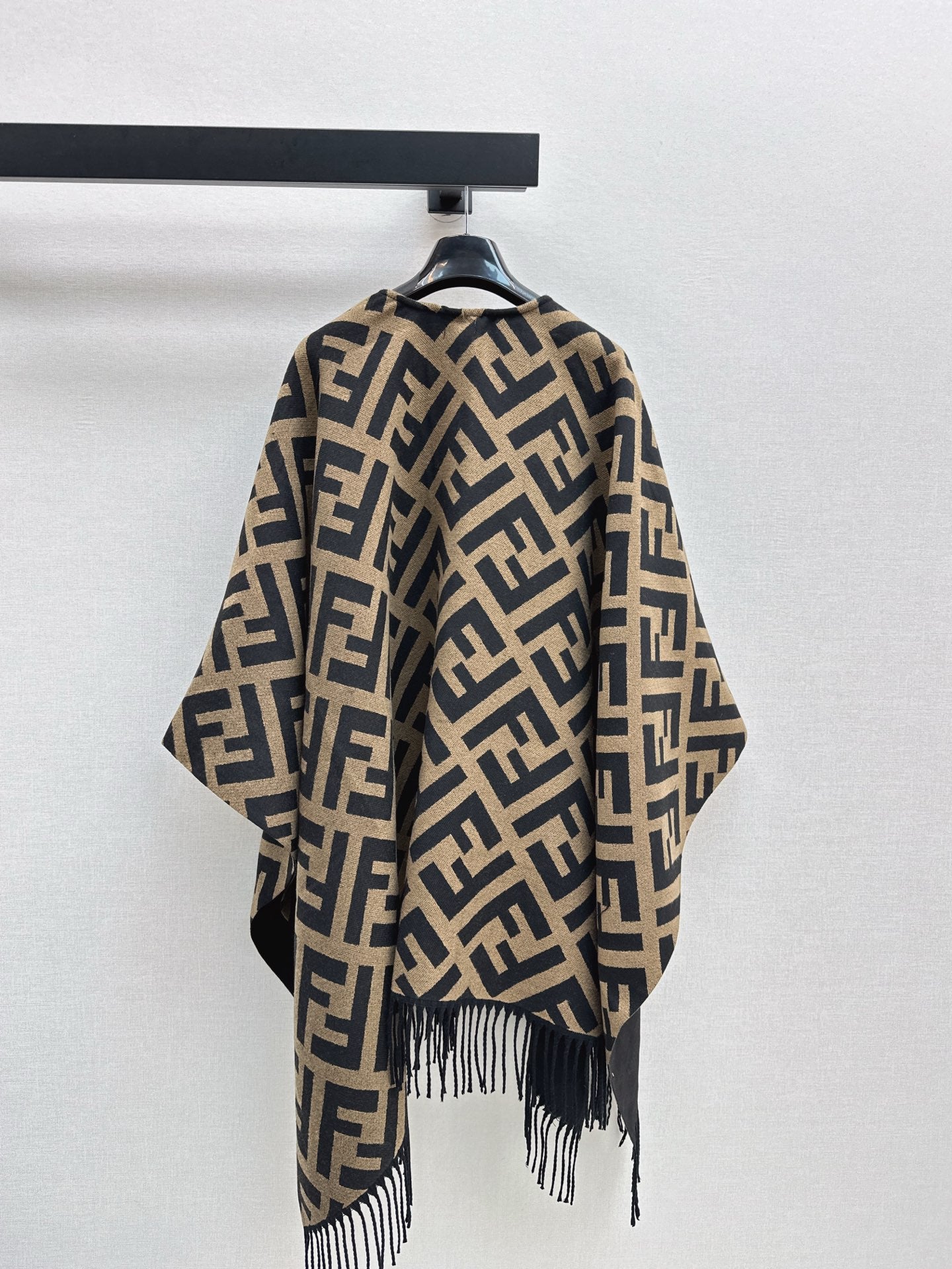 Fen 25fw wool cape