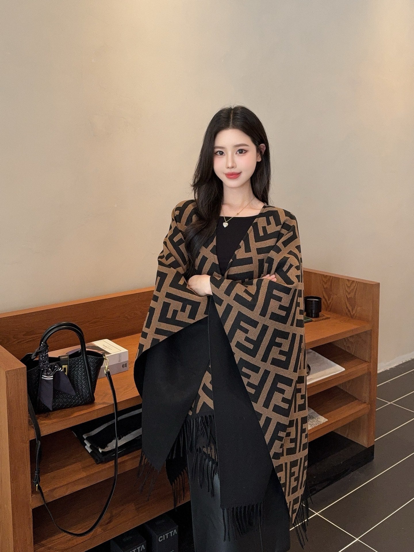 Fen 25fw wool cape