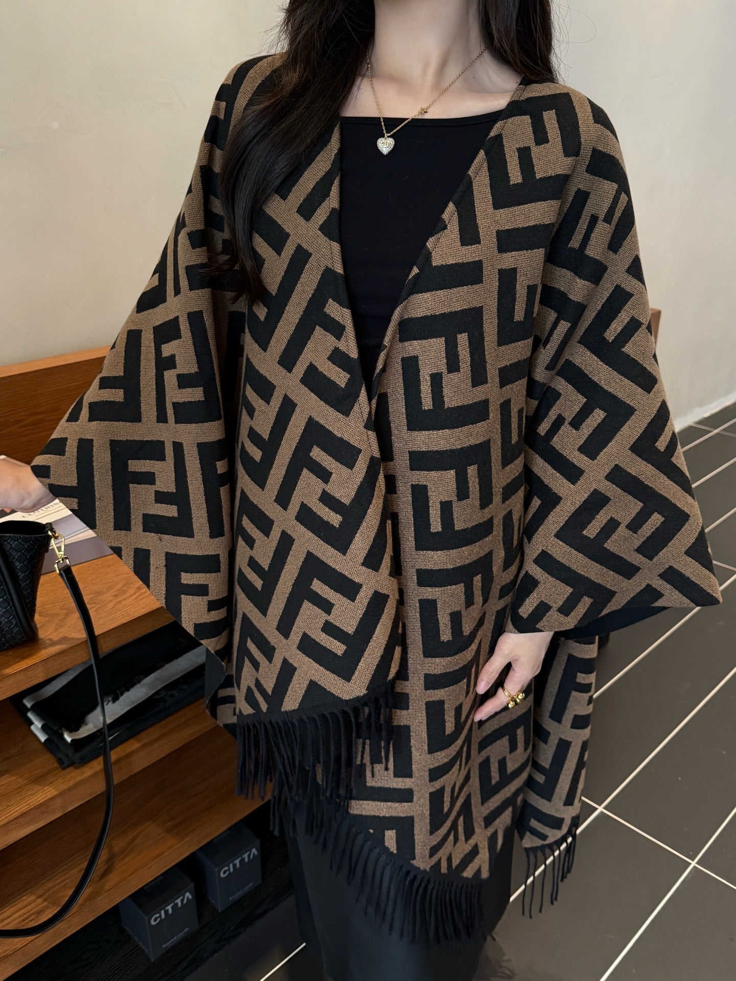 Fen 25fw wool cape