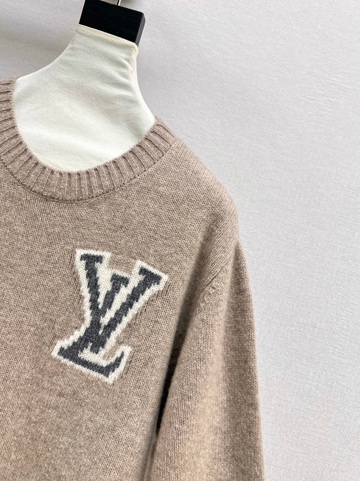 Loui 25fw jacquard sweater