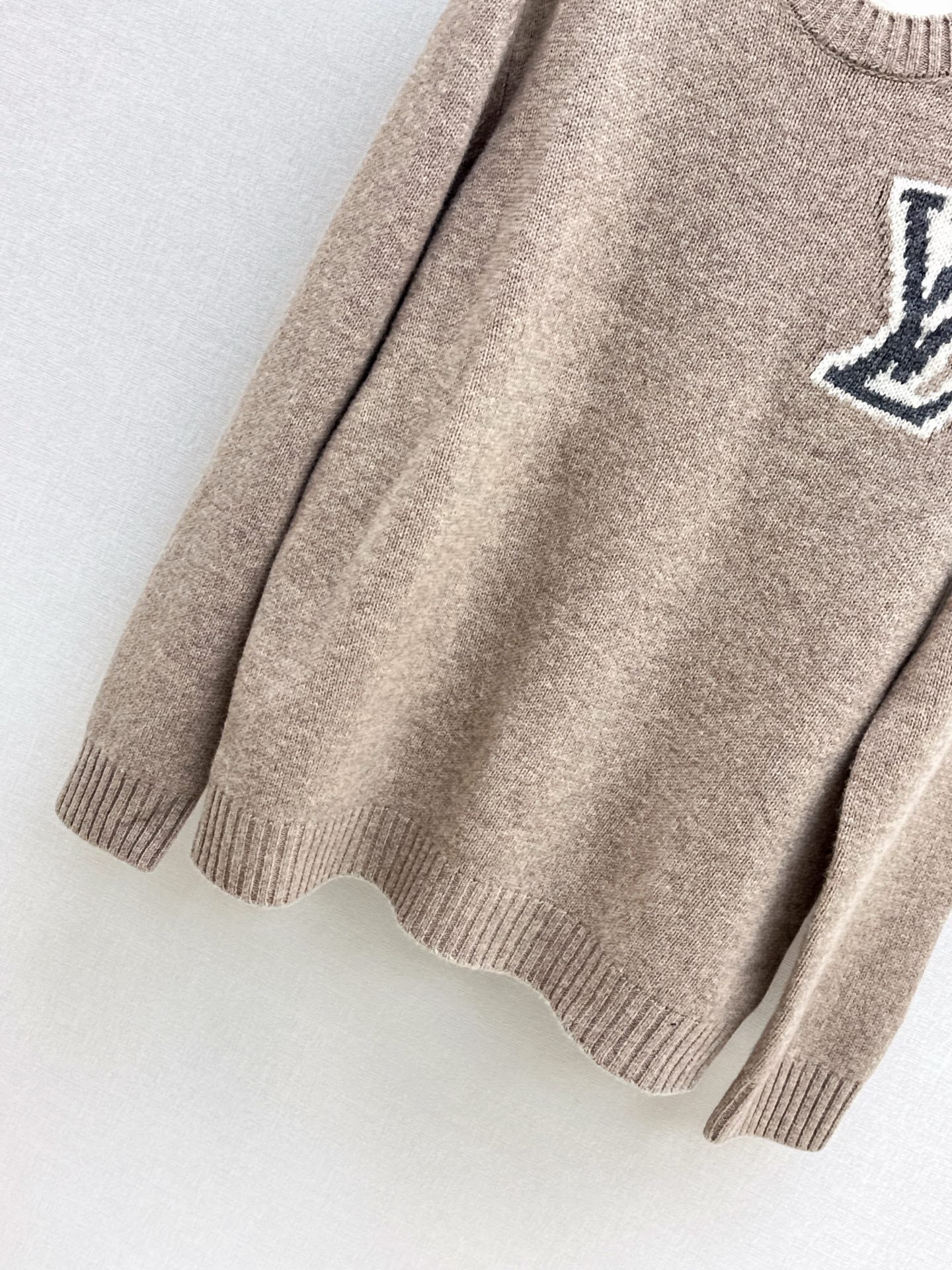 Loui 25fw jacquard sweater