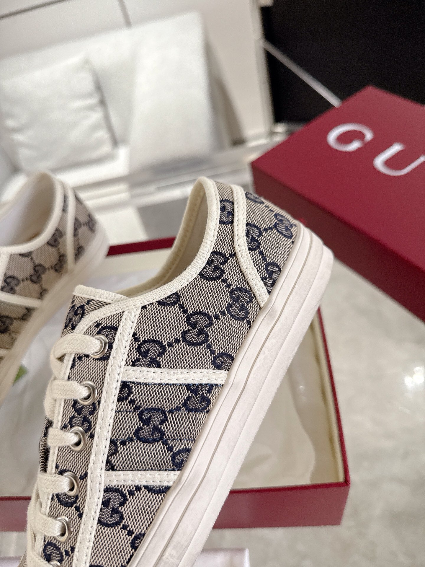 Guc sneakers