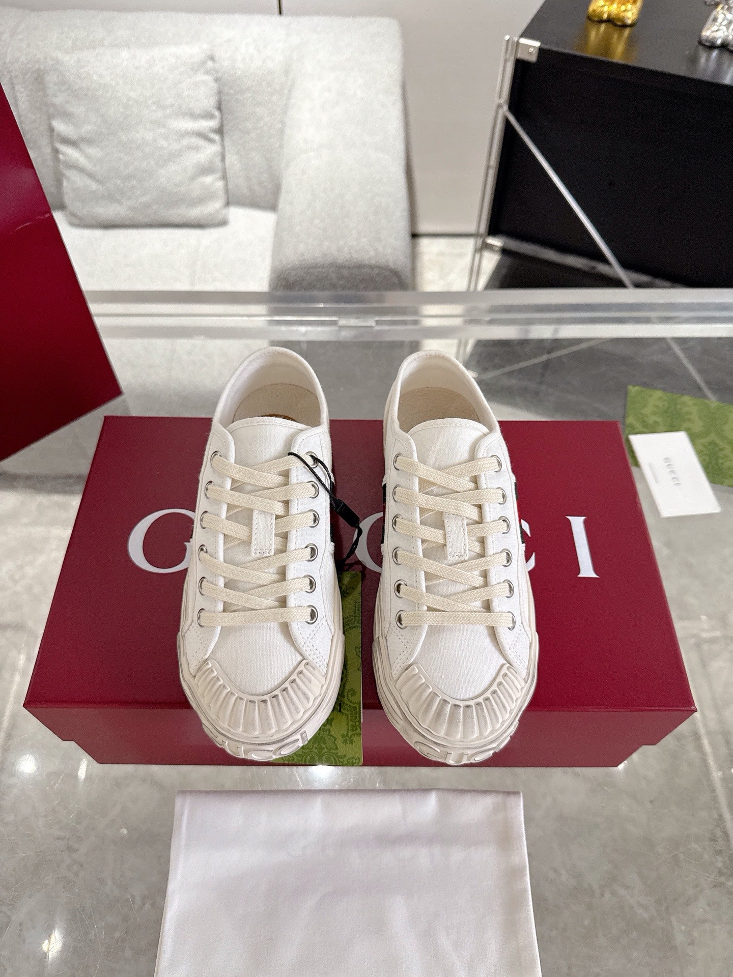 Guc sneakers