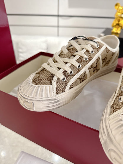 Guc sneakers