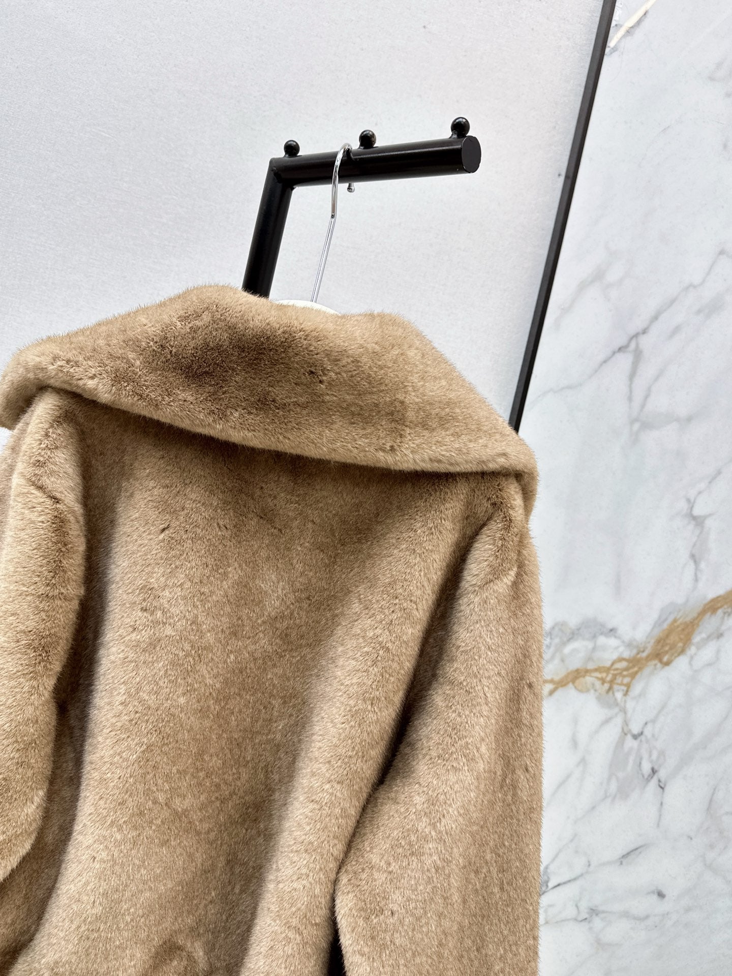 Loro 25fw fur jacket