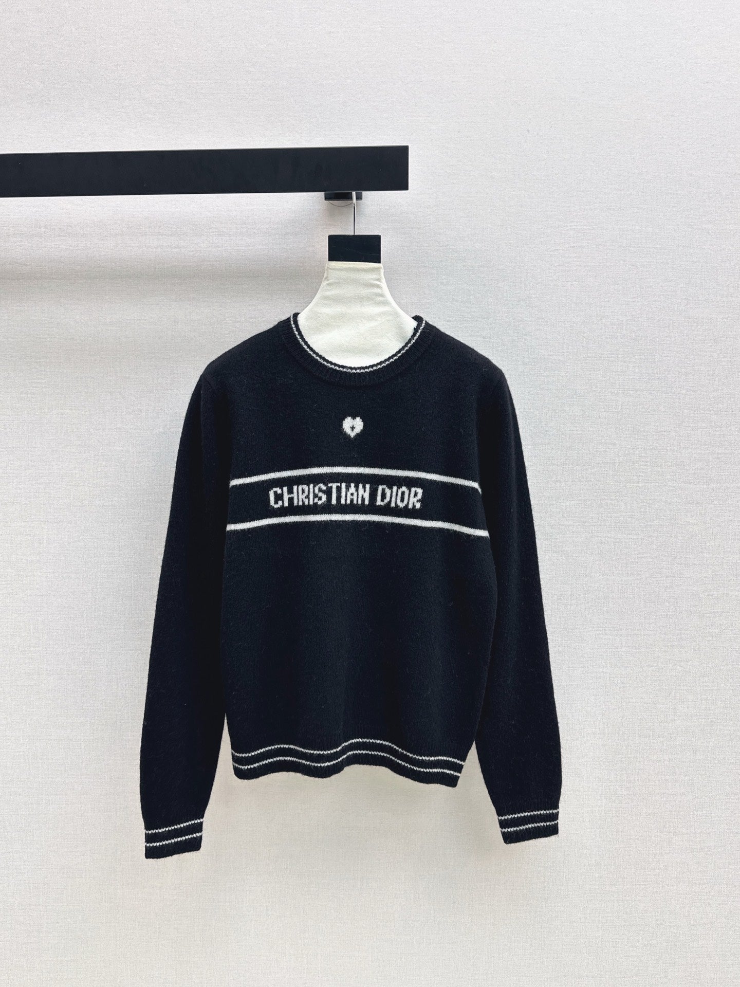 CD 25fw embroidery sweater