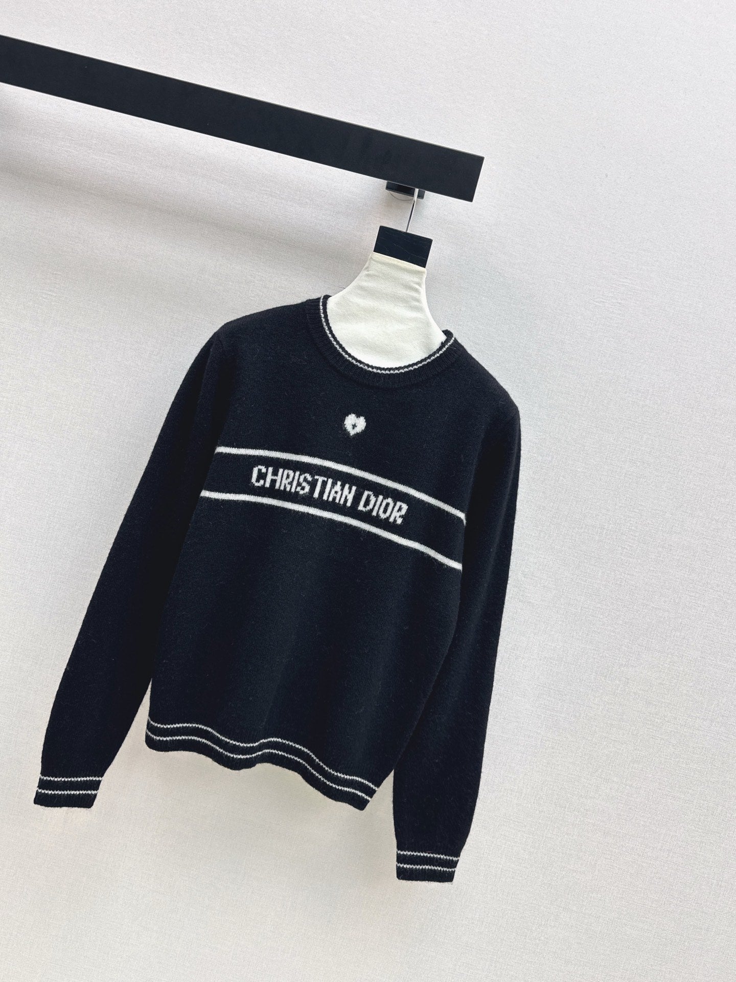 CD 25fw embroidery sweater