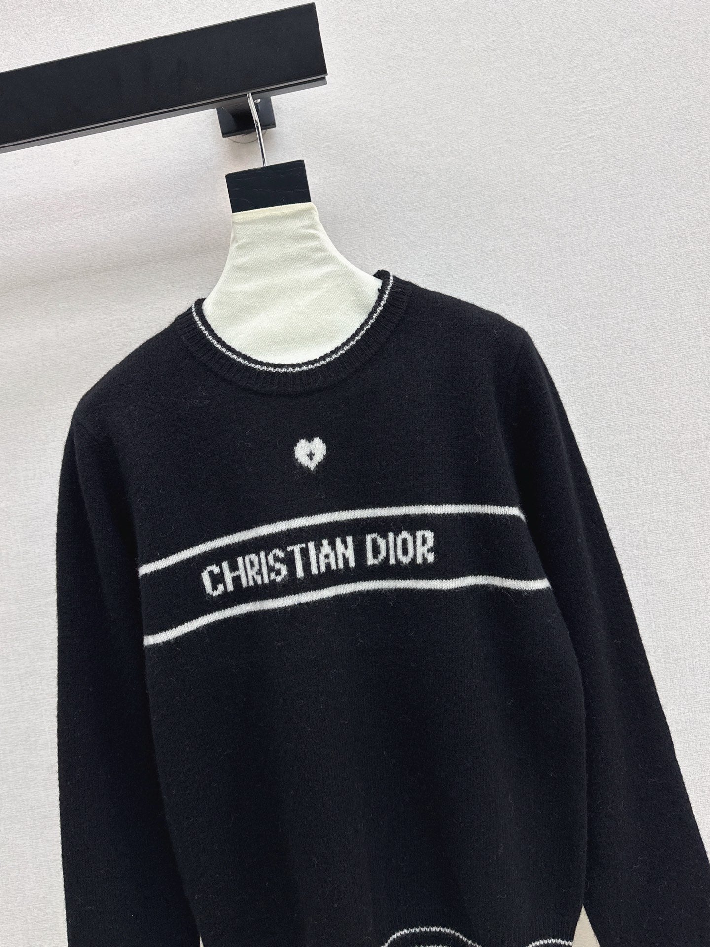 CD 25fw embroidery sweater