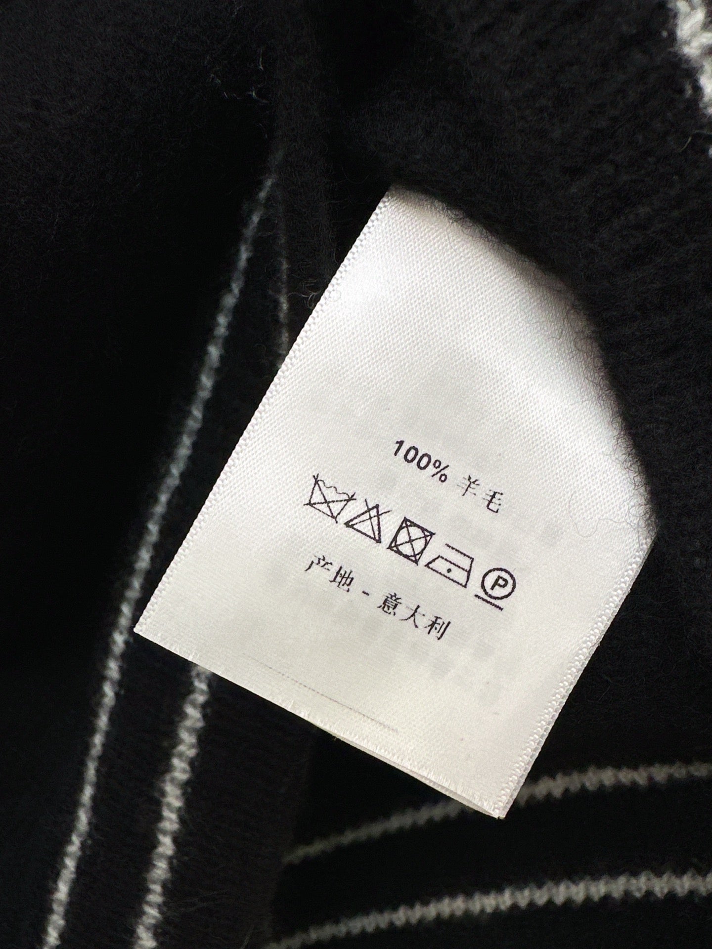 CD 25fw embroidery sweater