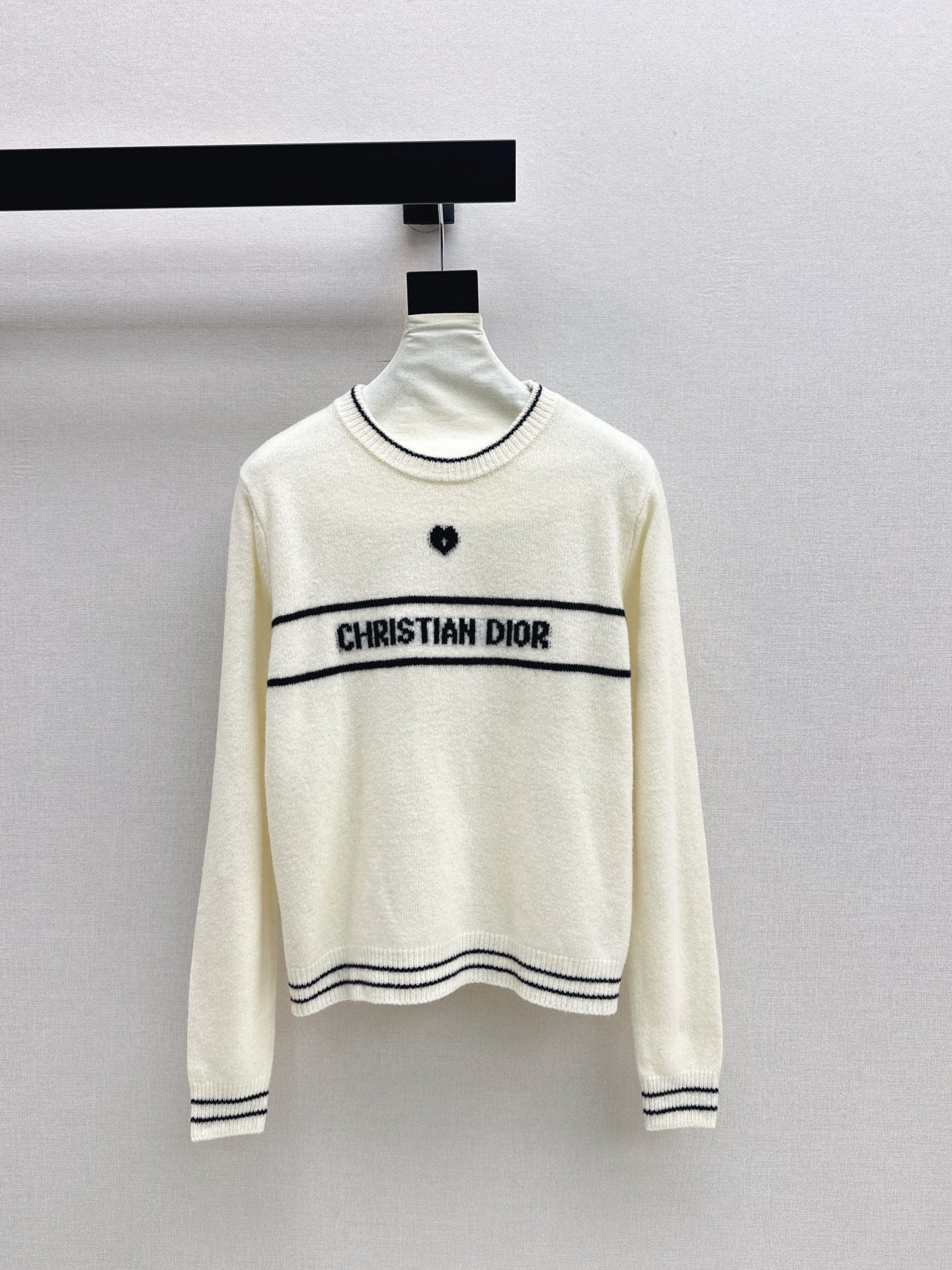 CD 25fw embroidery sweater